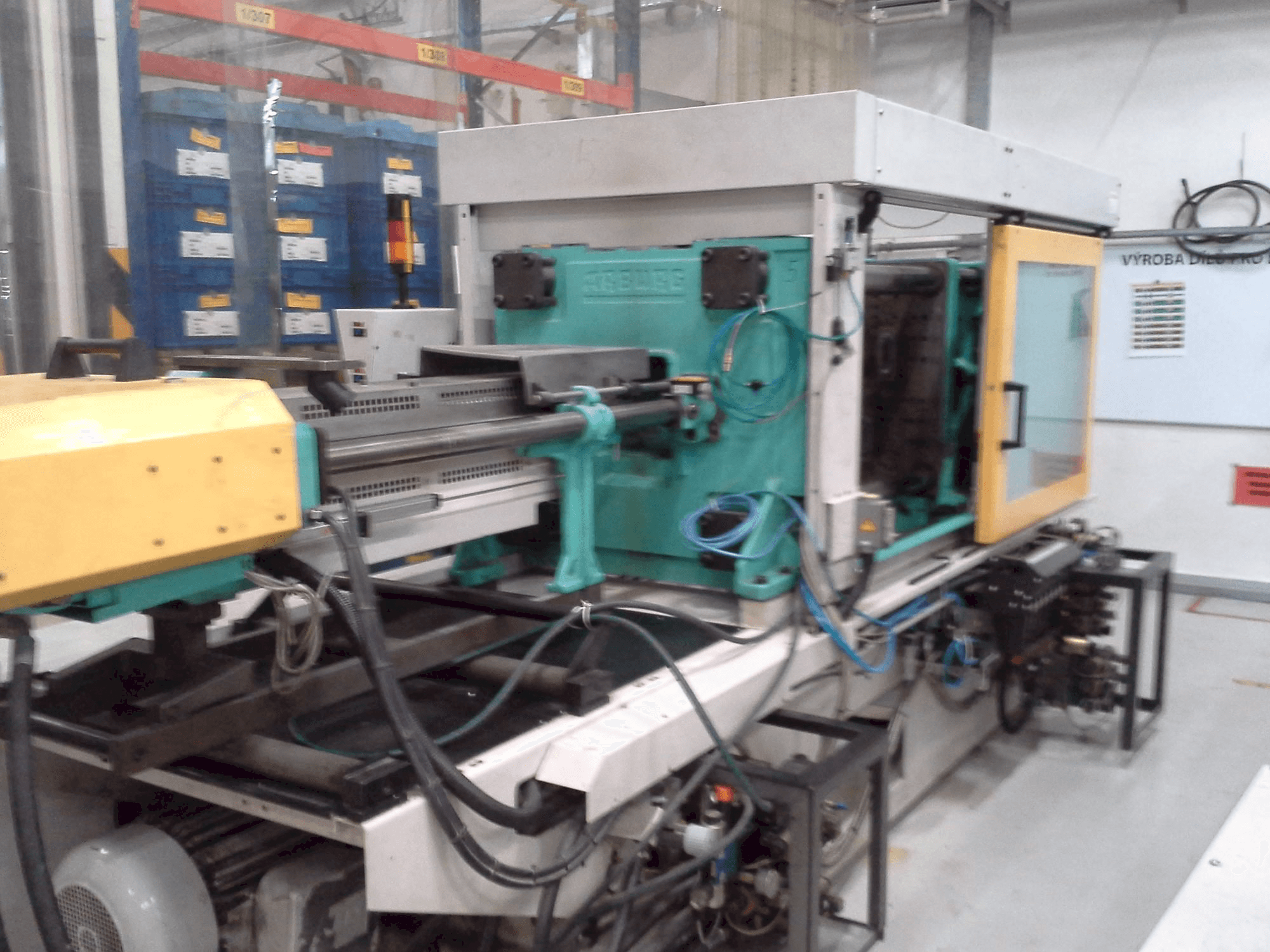 Arburg 570C 2000-675-maskinen framifrån