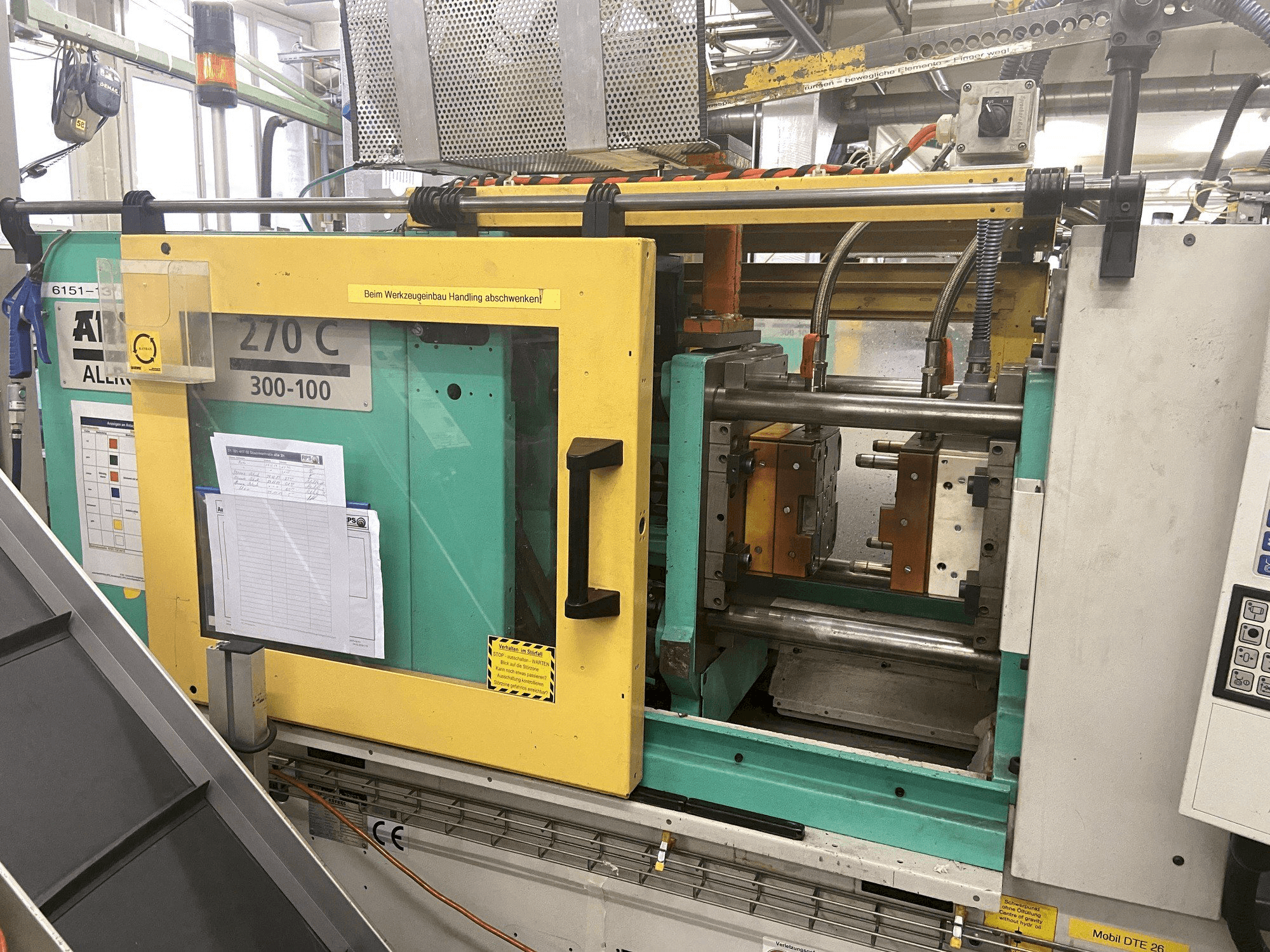 Arburg 270 C 300-100-maskinen framifrån