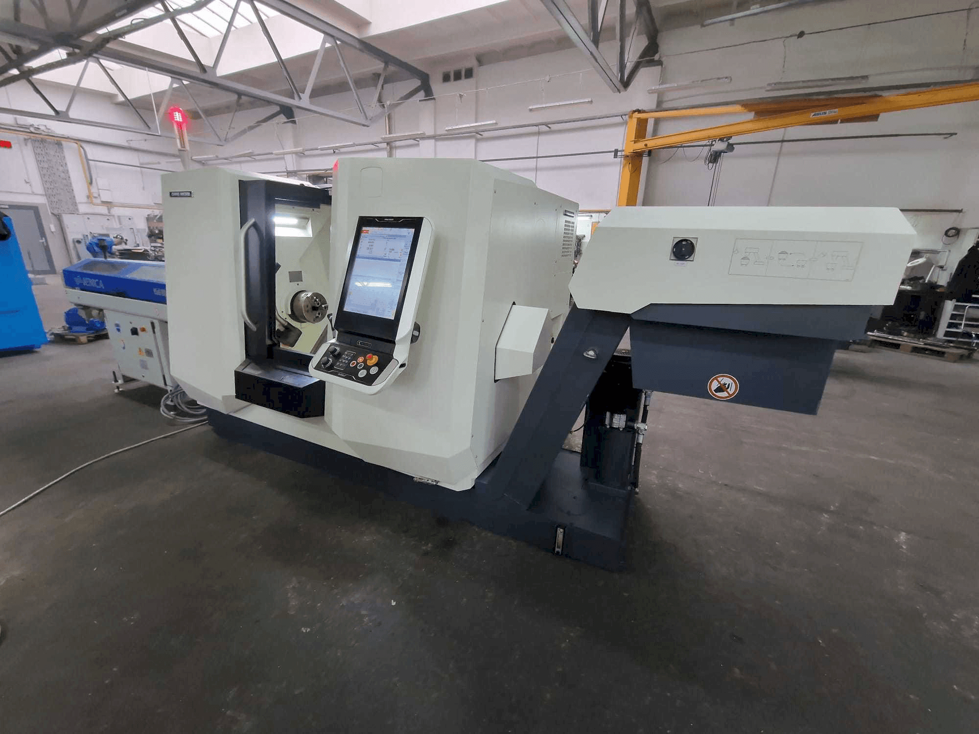 DMG MORI CLX 350 V6-maskinen framifrån