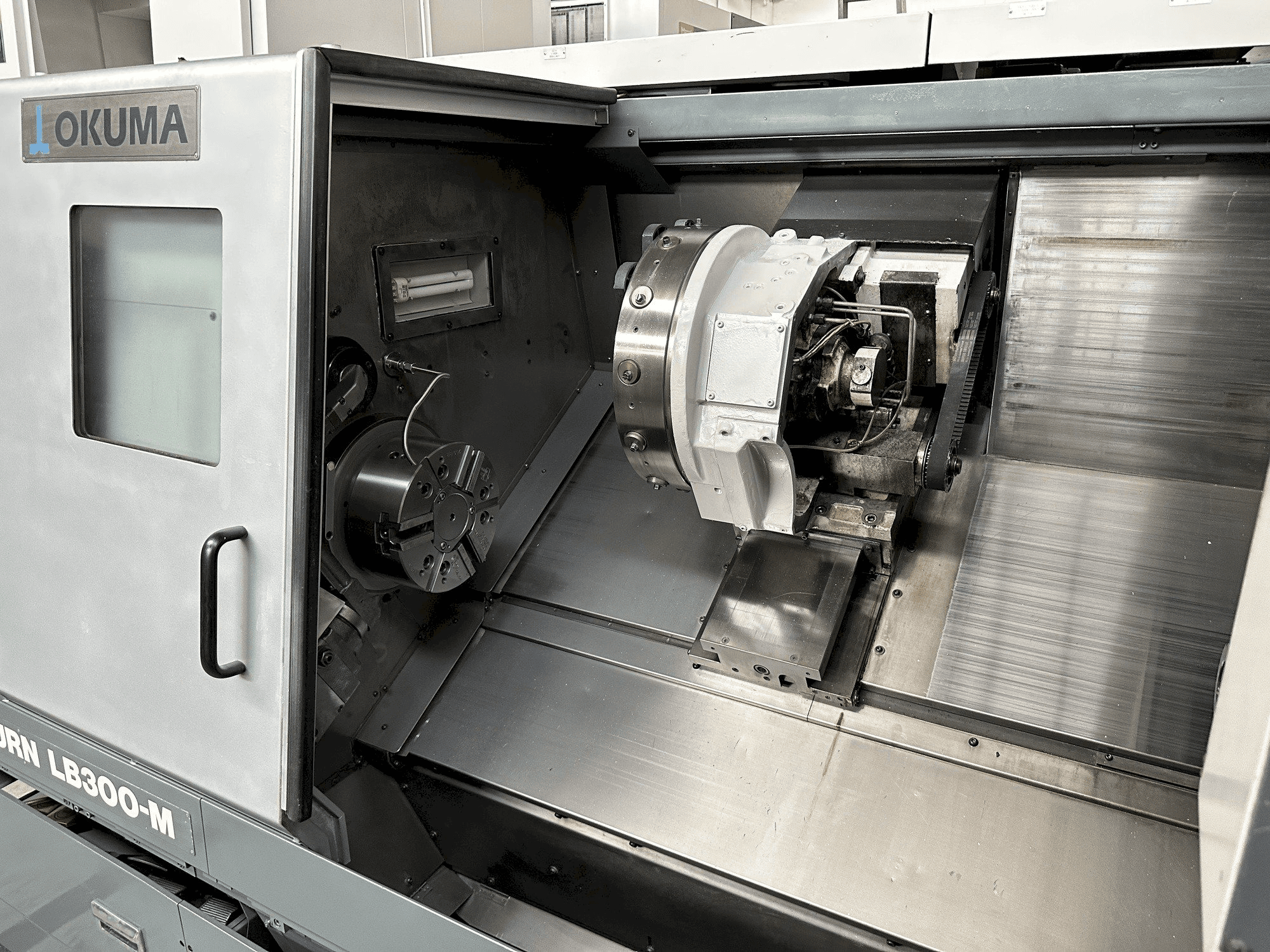 Okuma LB 300 MC-maskinens arbetsyta