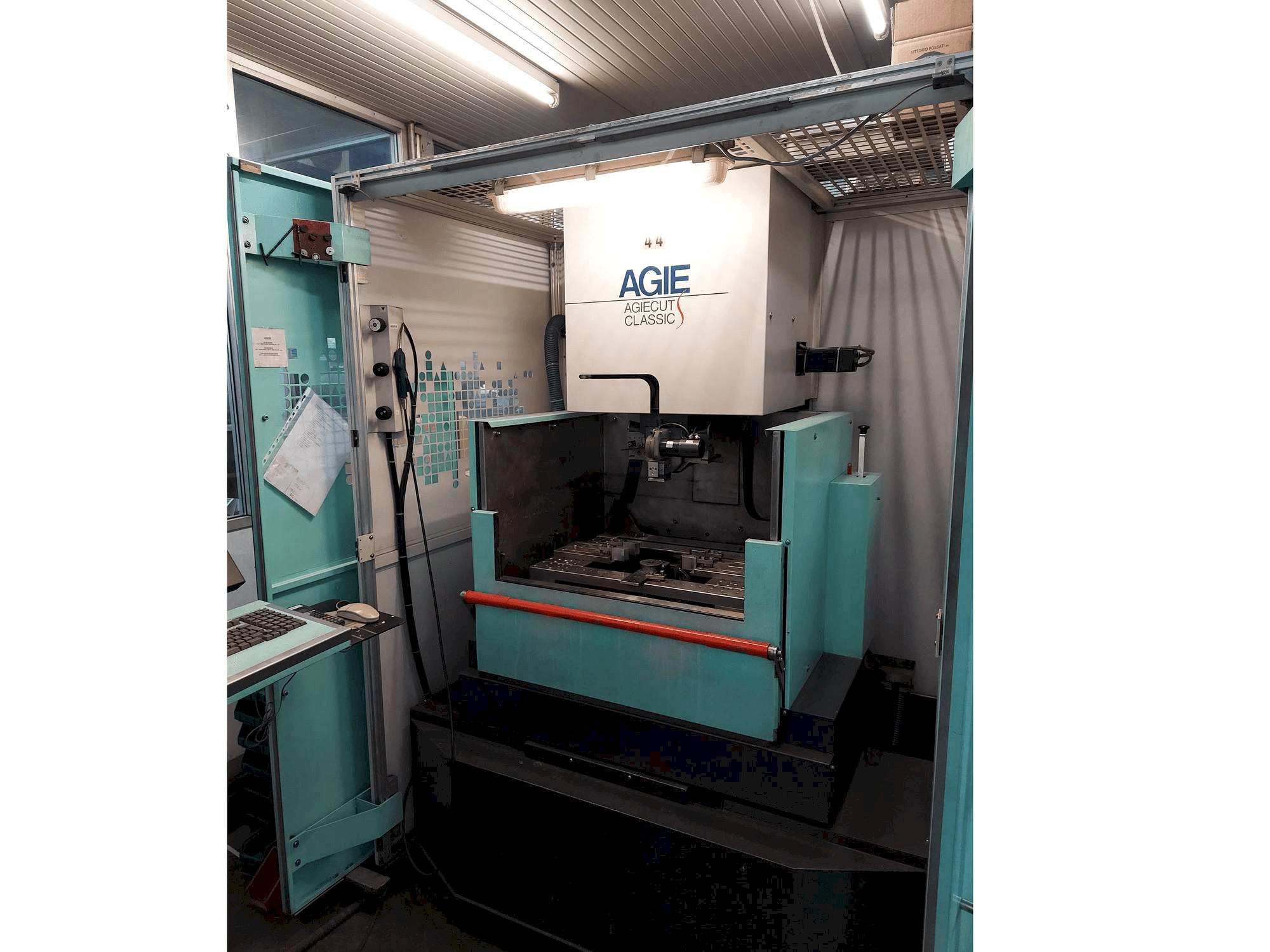 AGIE Agiecut Classic 2S-maskinen framifrån