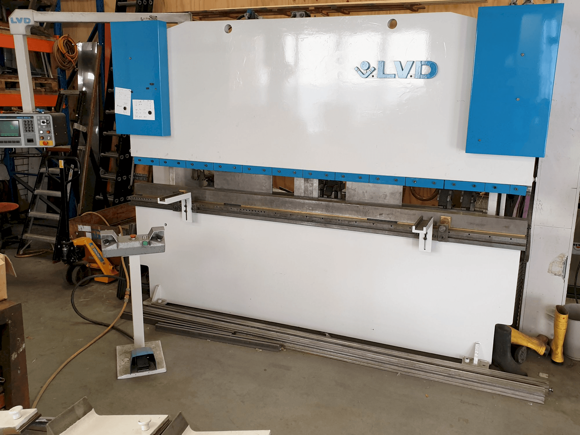 LVD-maskinen sedd från högerPPI 135/30