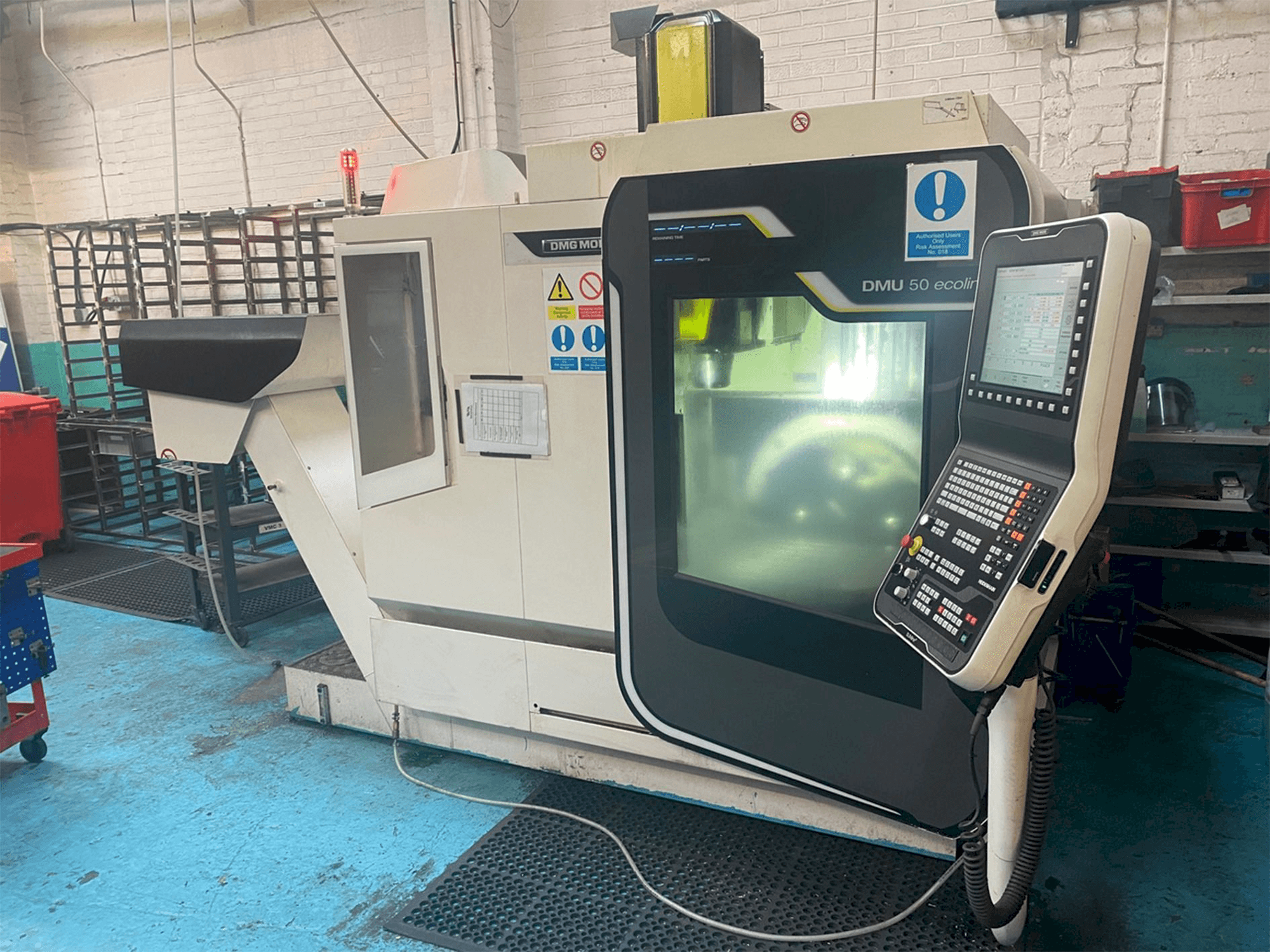 DMG DMU Ecoline 50 5 Axis VMC-maskinen framifrån