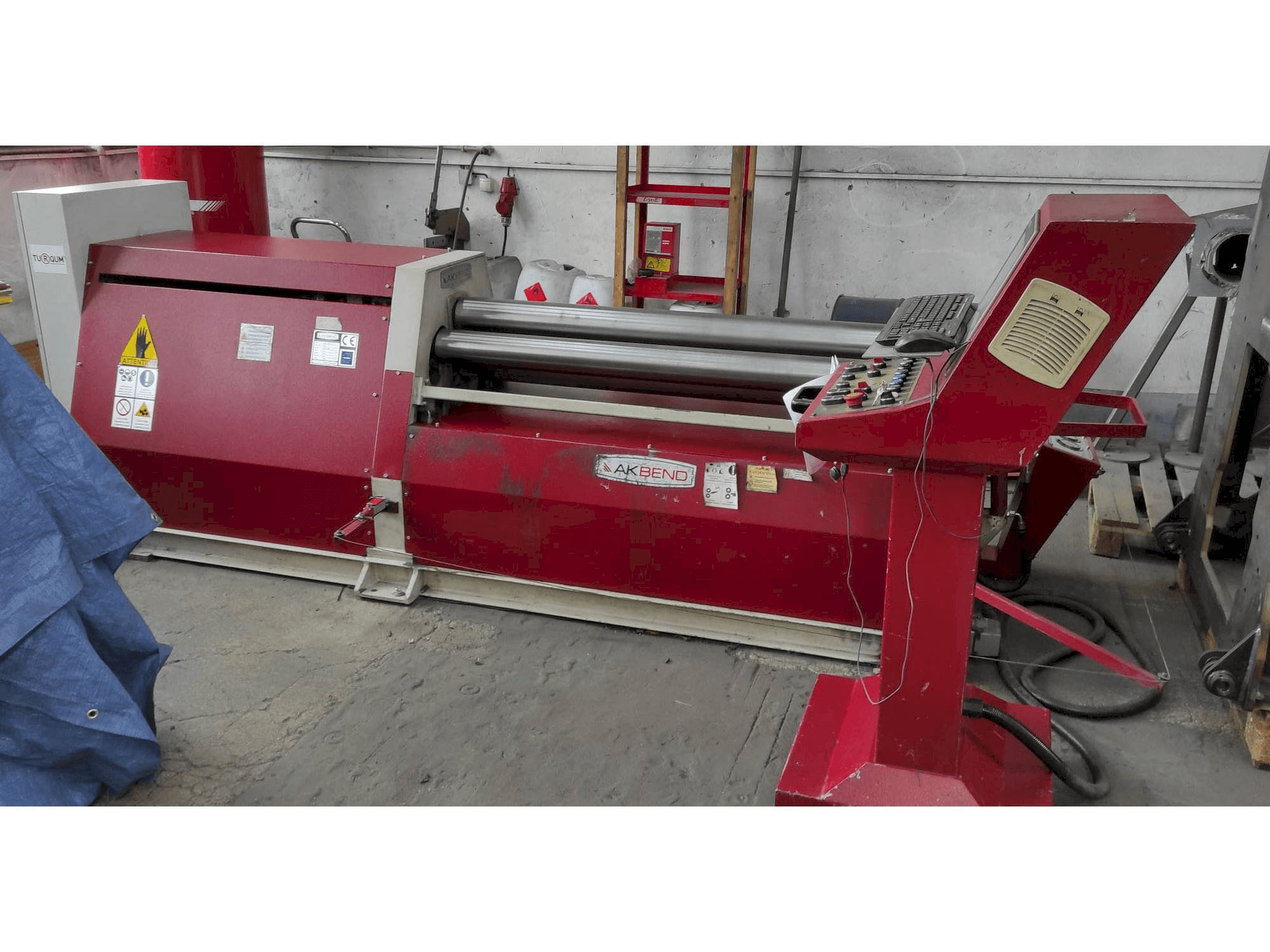 AKBEND AHS 15/4-6-maskinen framifrån