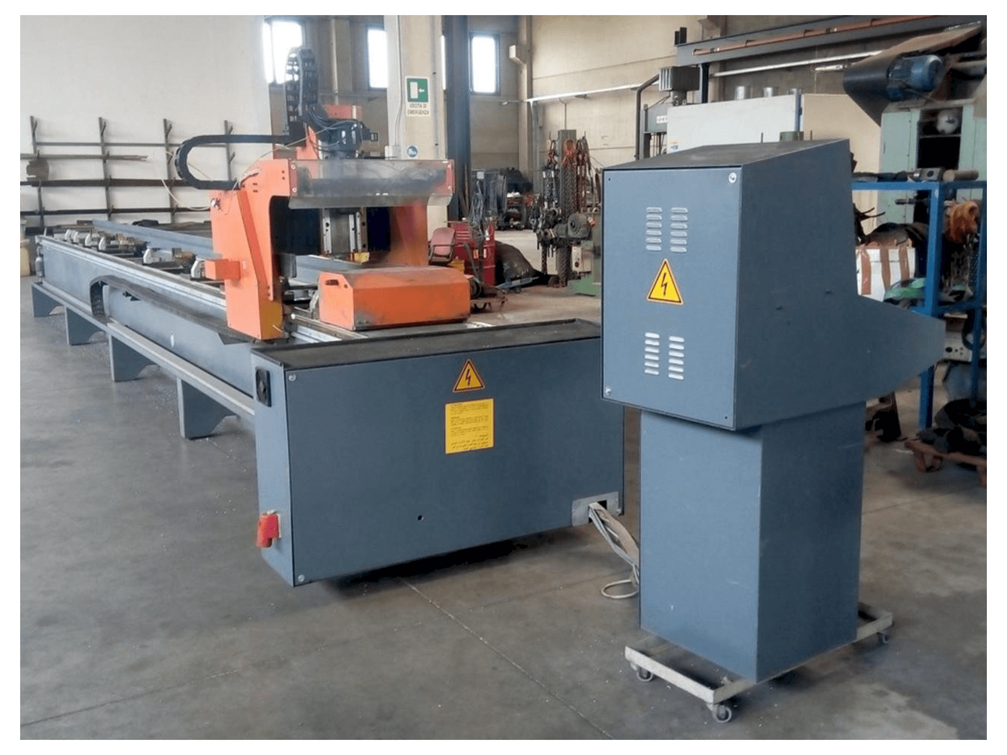 Tekna UT 426/3-maskinen framifrån