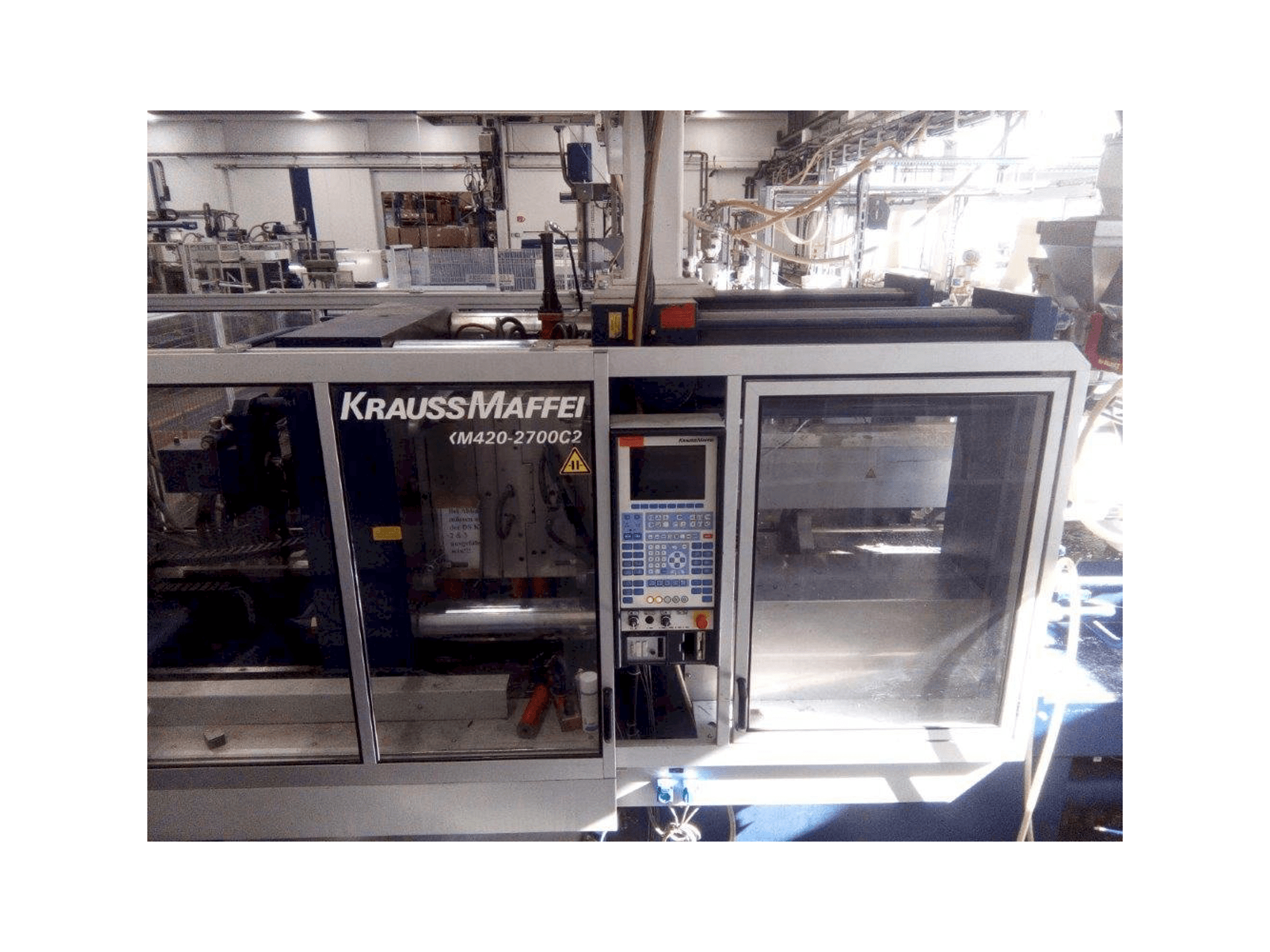 Krauss Maffei KM 420/2700 C2-maskinen framifrån