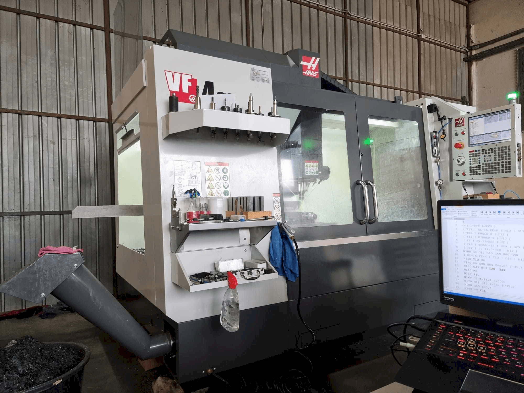 HAAS VF4SS-maskinen framifrån