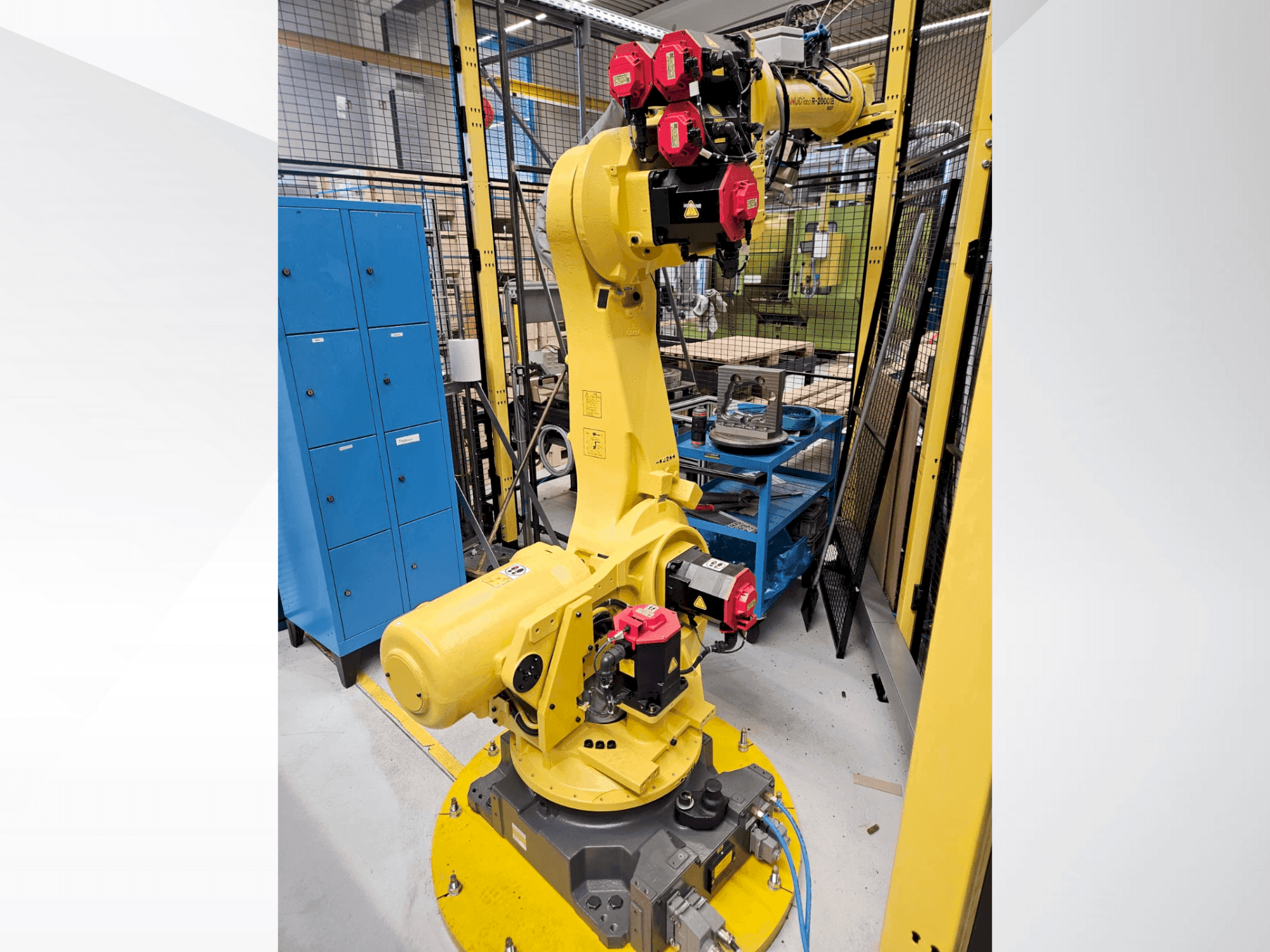 FANUC R2000iB/165F-maskinen framifrån