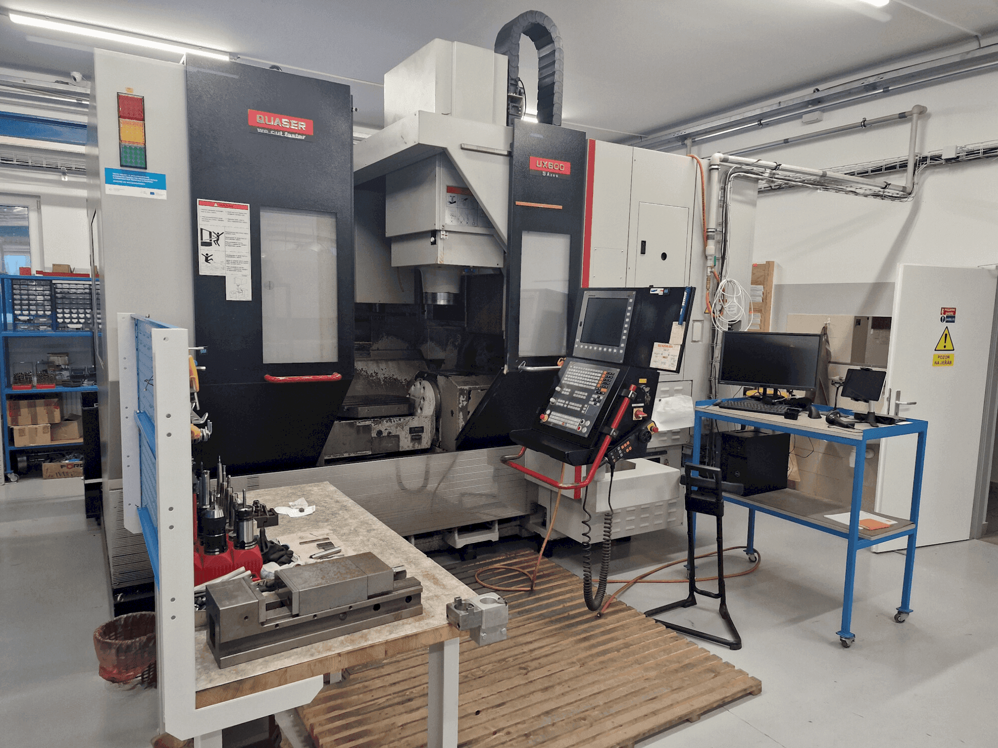Quaser UX600/15C-maskinen framifrån