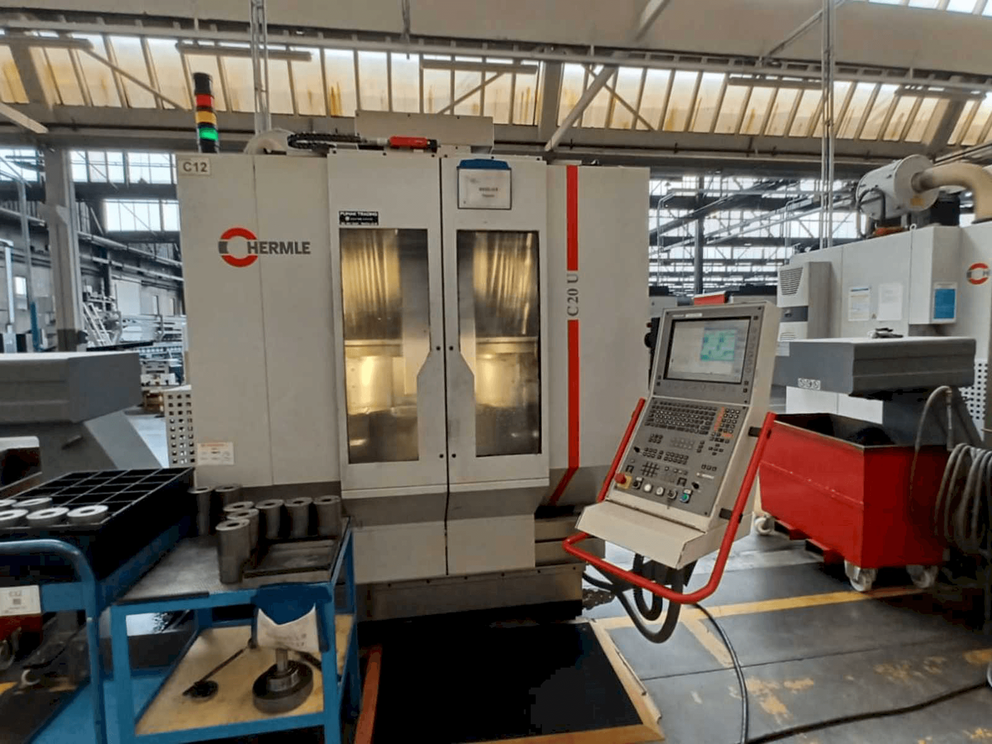 HERMLE C20U-maskinen framifrån