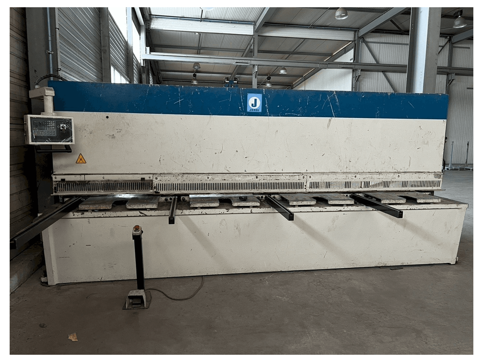 JORDI CH 413-maskinen framifrån