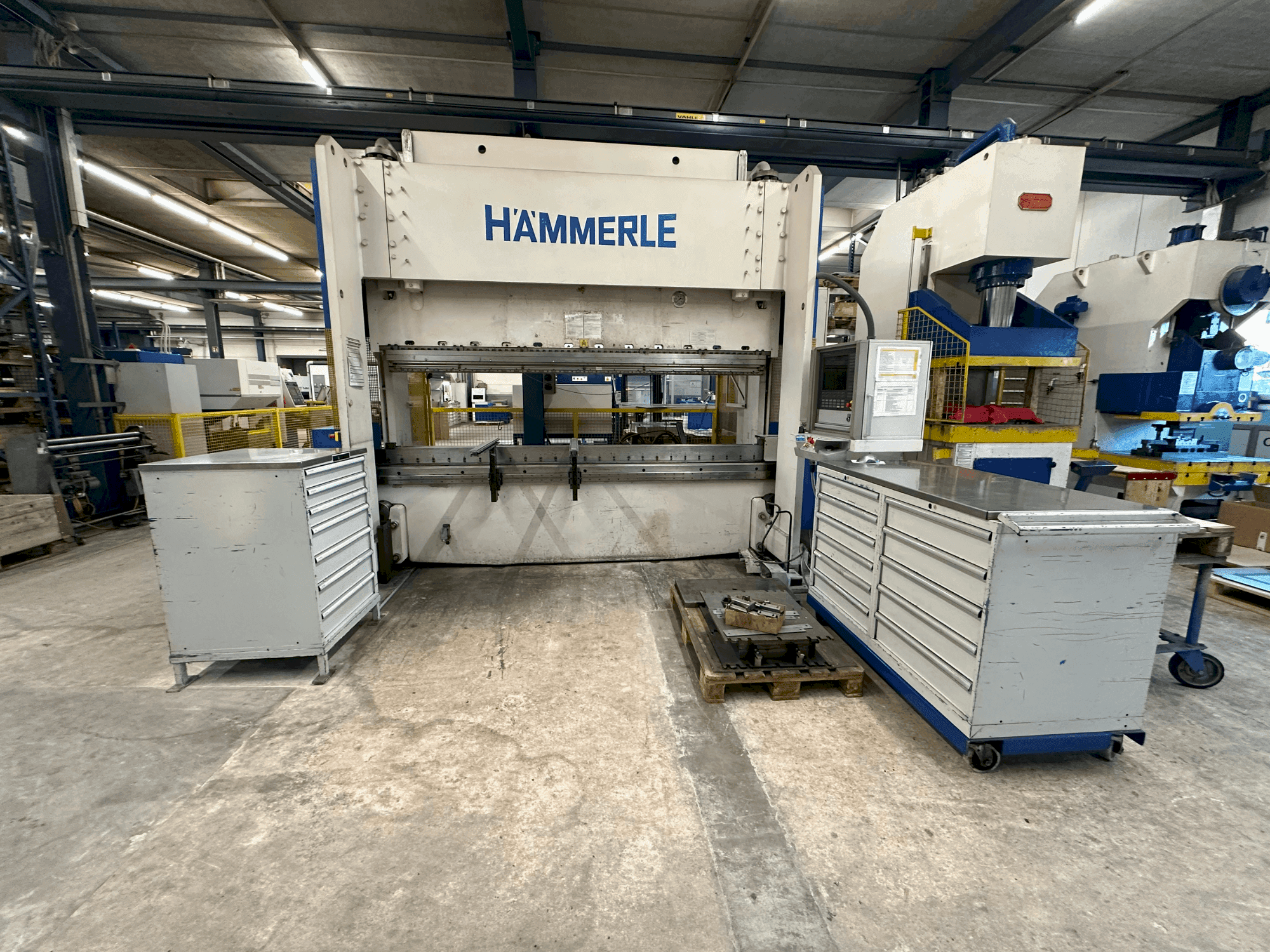 HAMMERLE BM 200 - 3100-maskinen framifrån