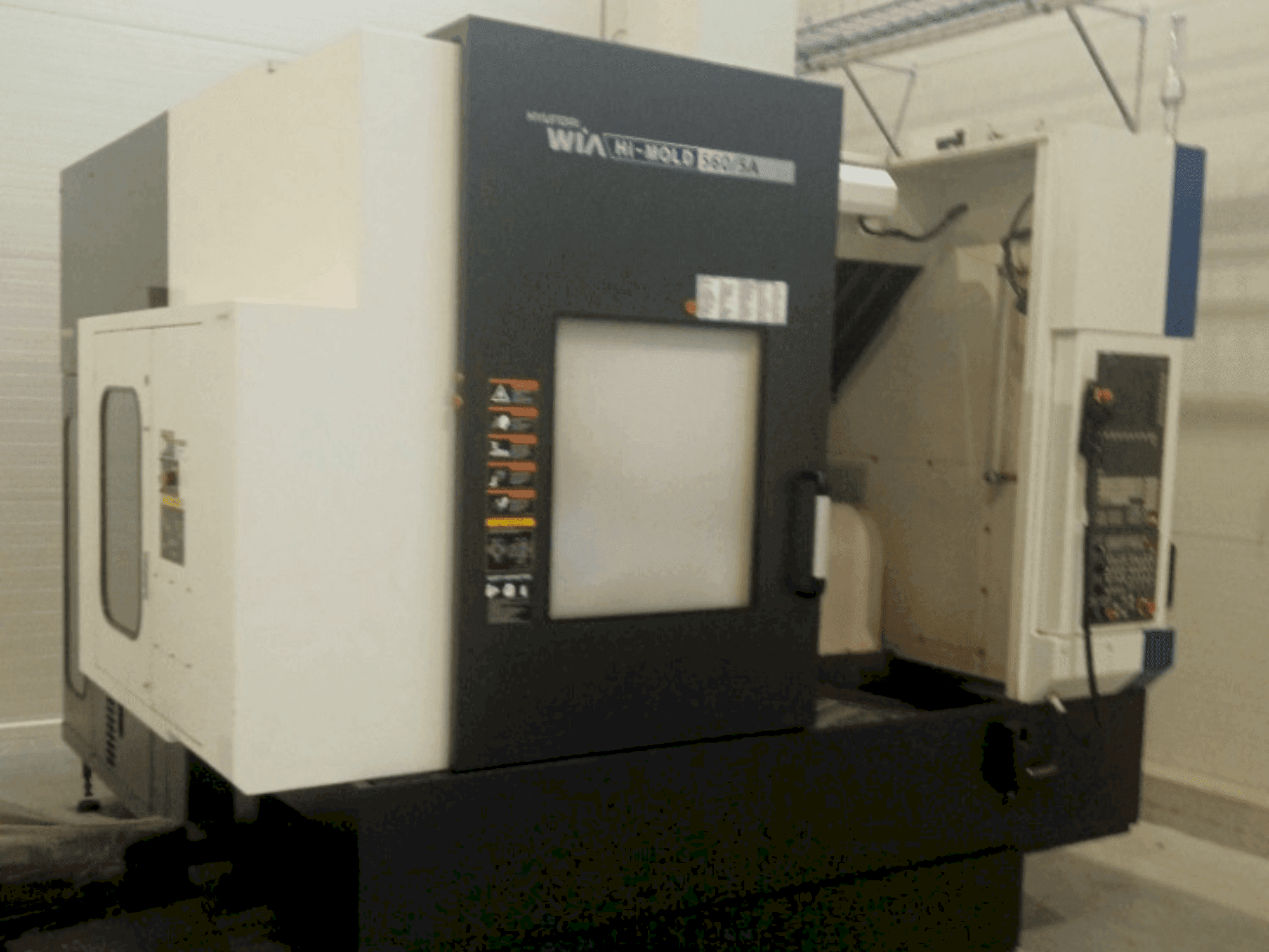 Hyundai Wia Hi-MOLD 560/5A-maskinen framifrån