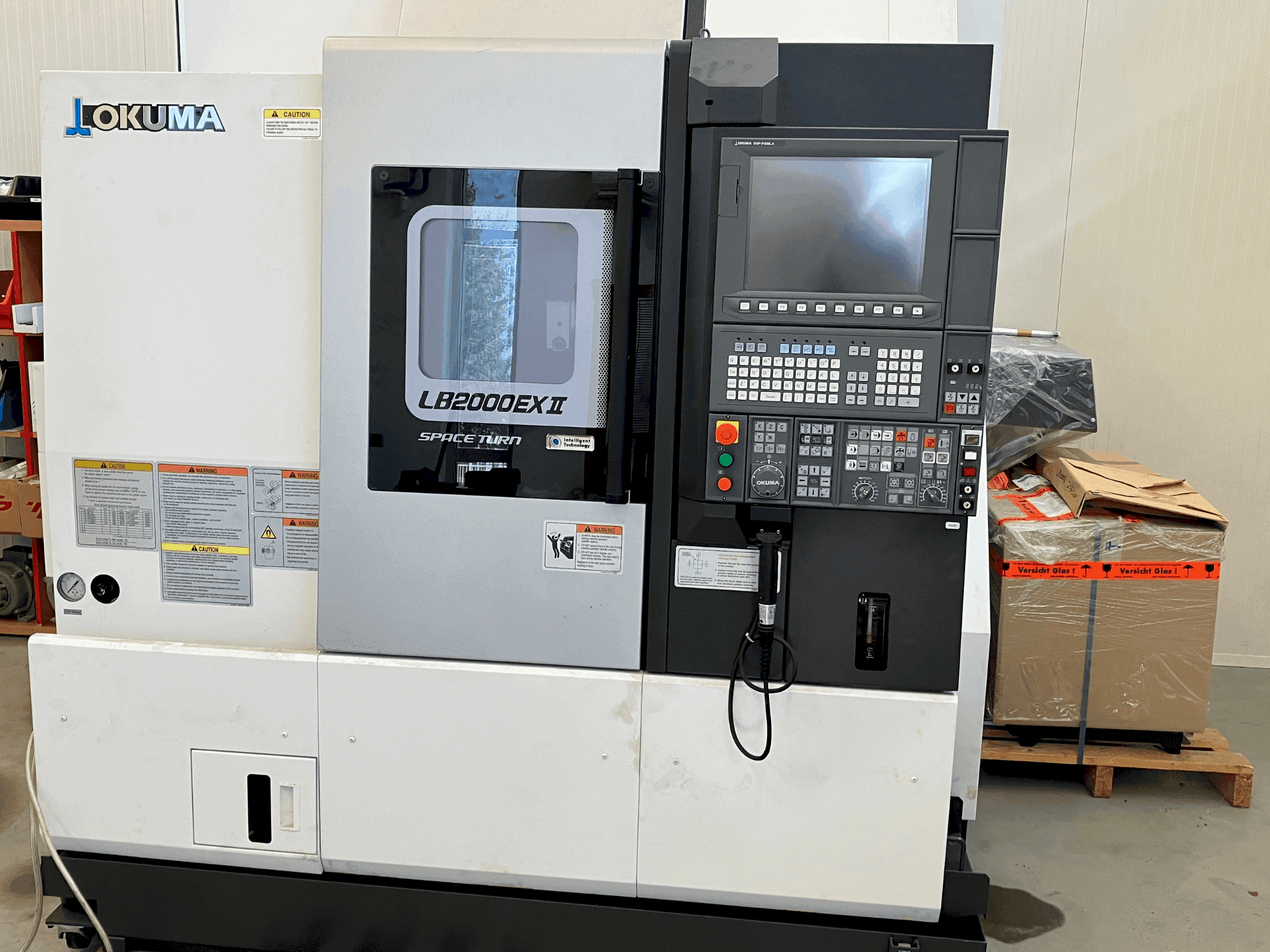 Okuma LB2000 EX II (2018)-maskinen framifrån