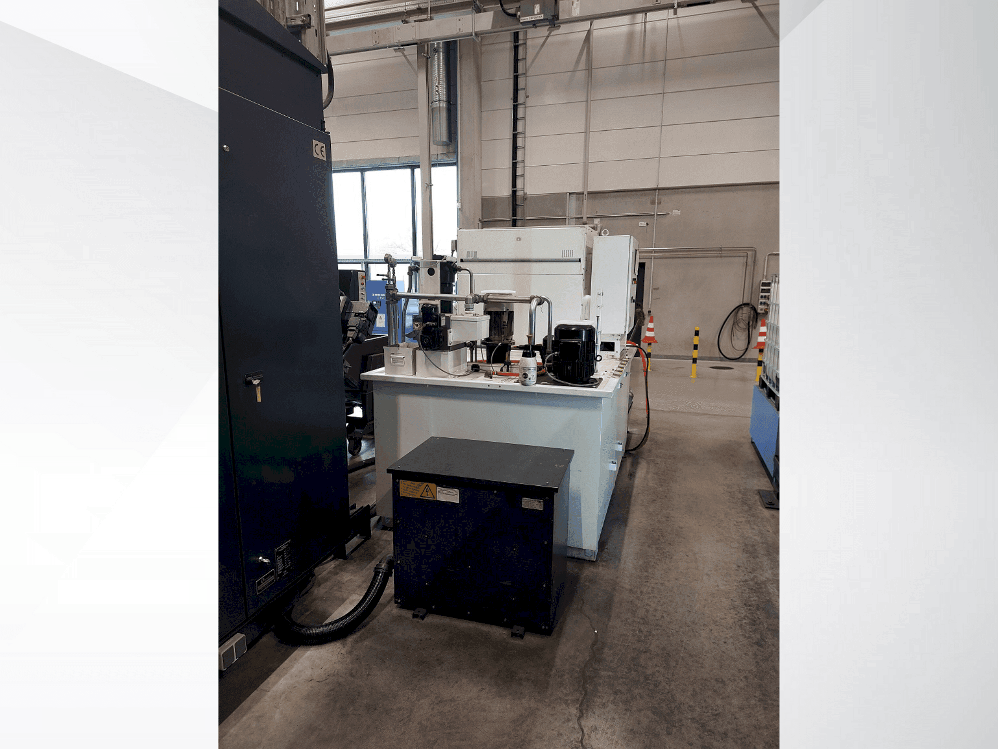 Makino a81-maskinen sedd från sidan