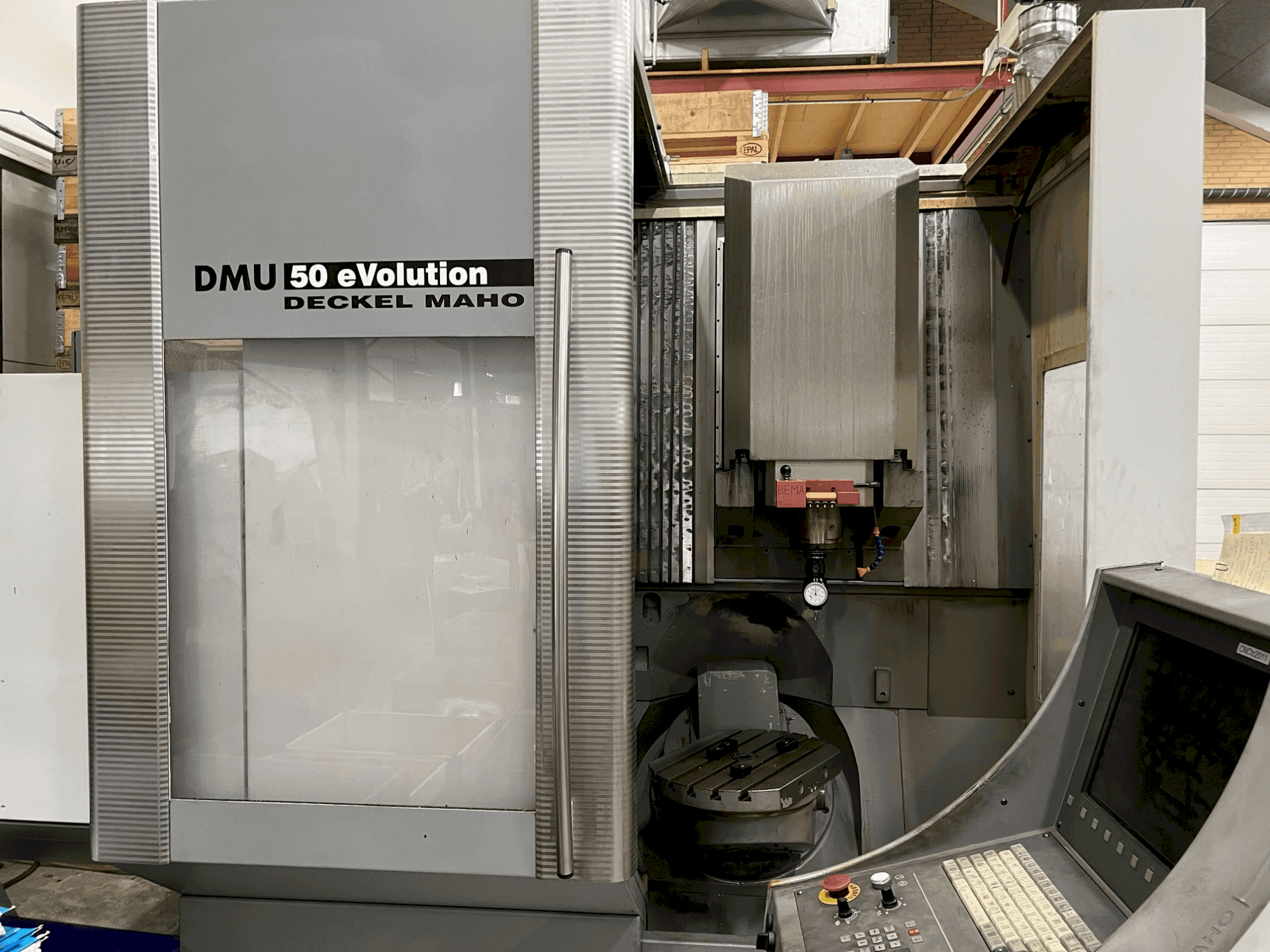 DECKEL MAHO DMU 50 eVolution-maskinen framifrån