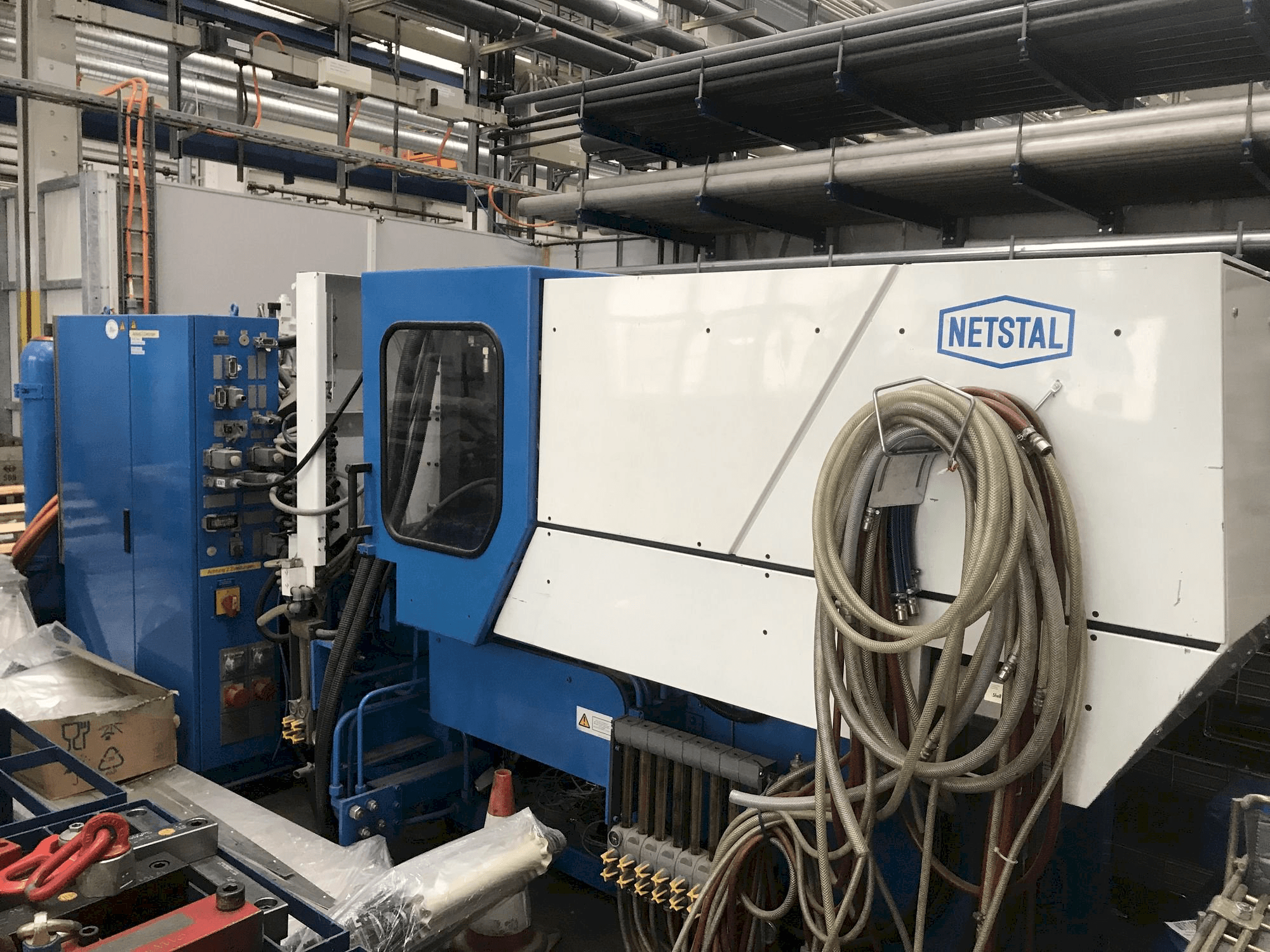 Netstal S-600-110/60-maskinen framifrån