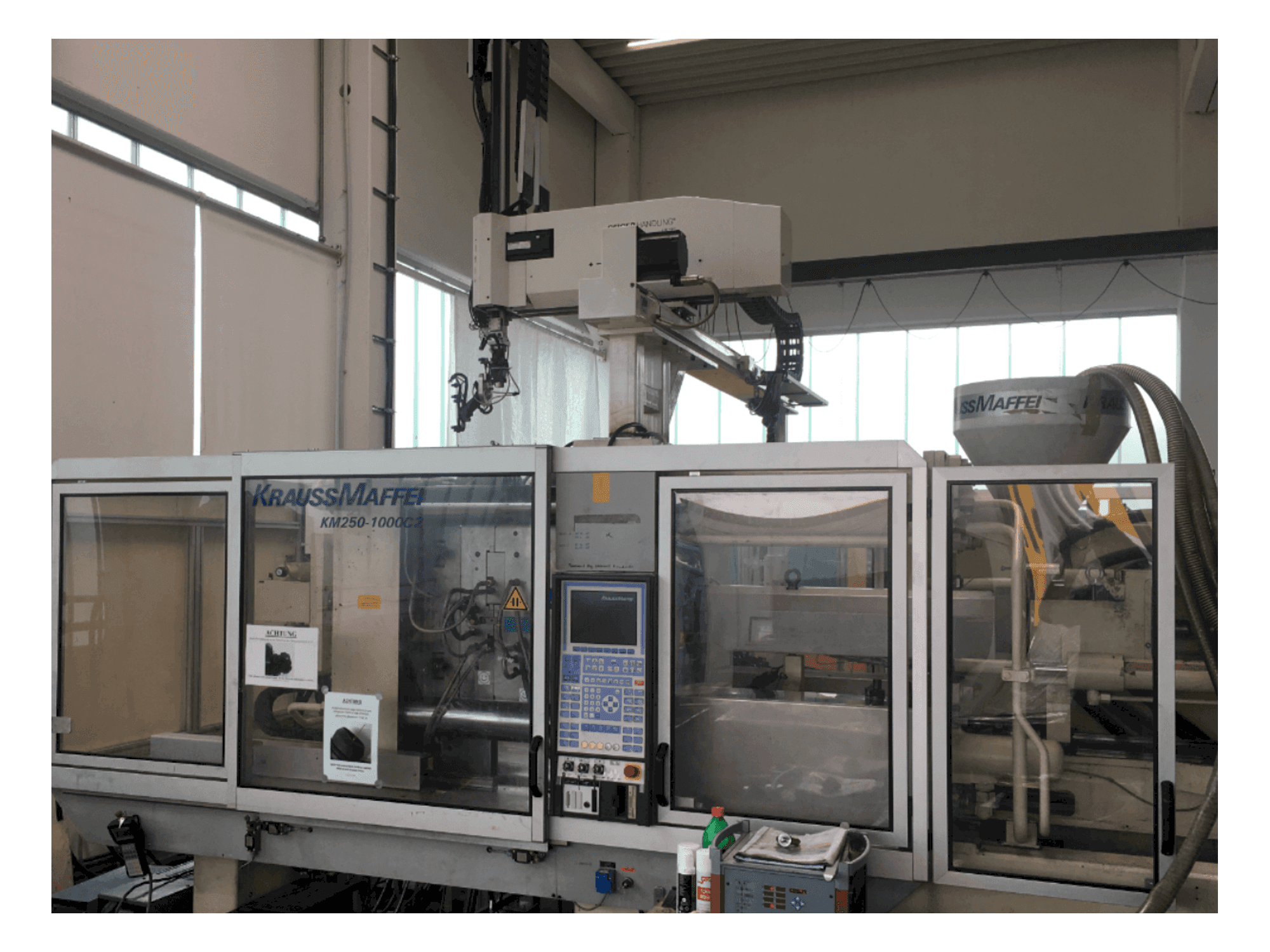 Krauss Maffei 250-1000 C2-maskinen framifrån