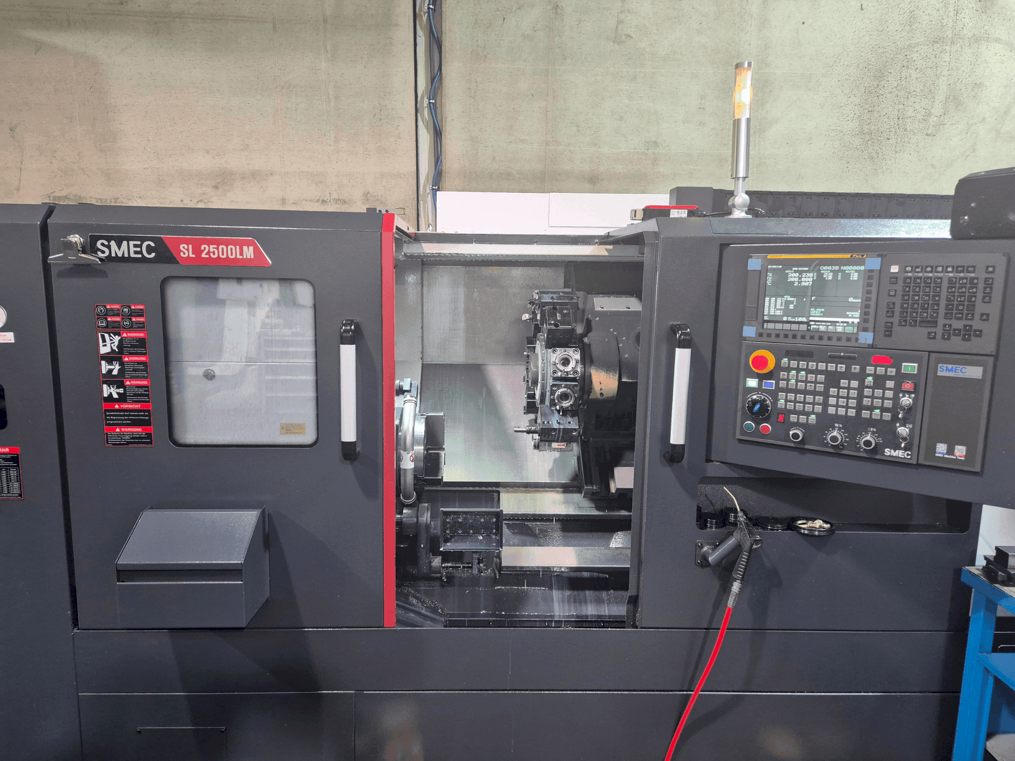 SMEC SL2500LM-maskinen framifrån