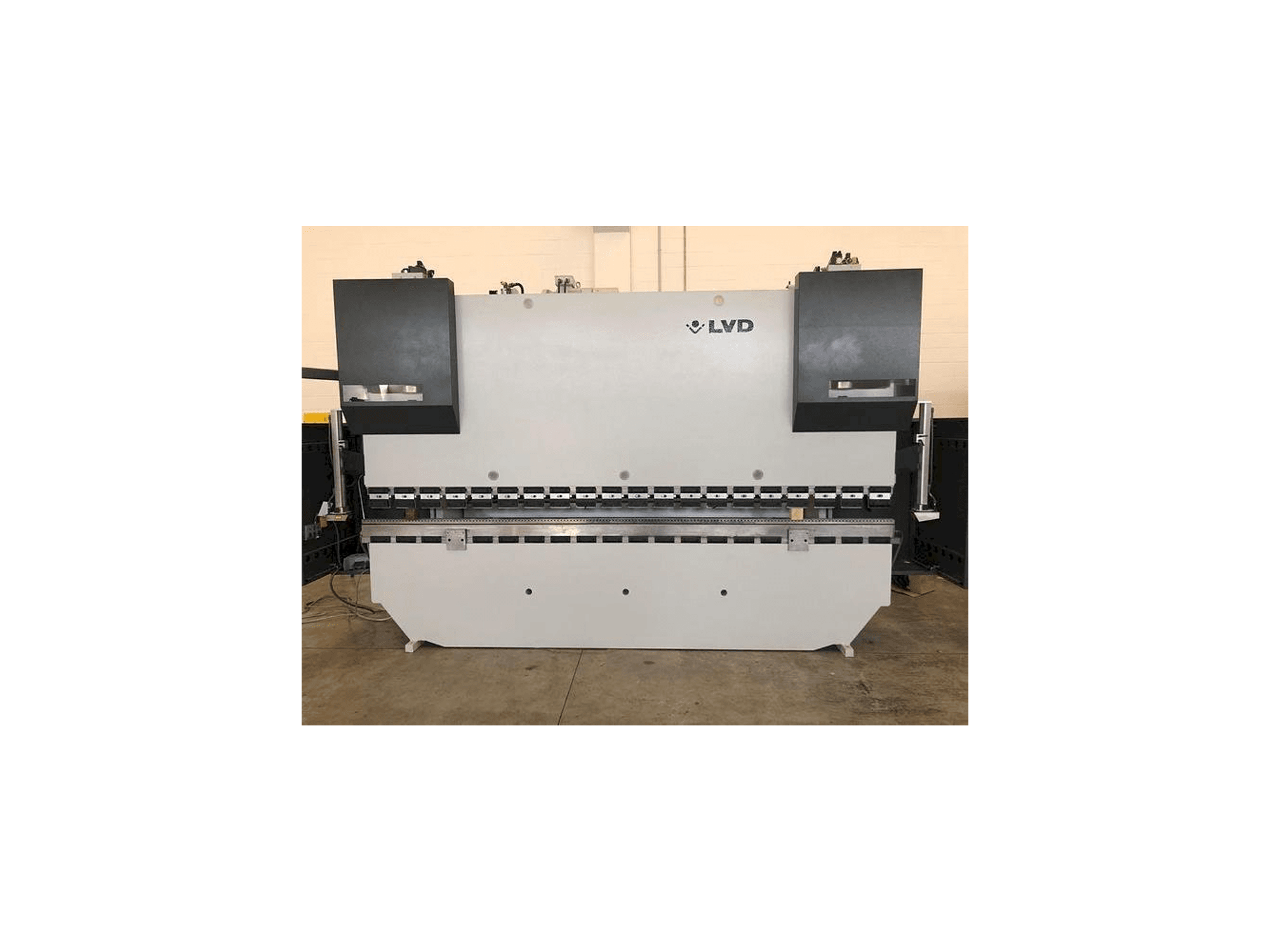 LVD PPEB 170/40-maskinen framifrån