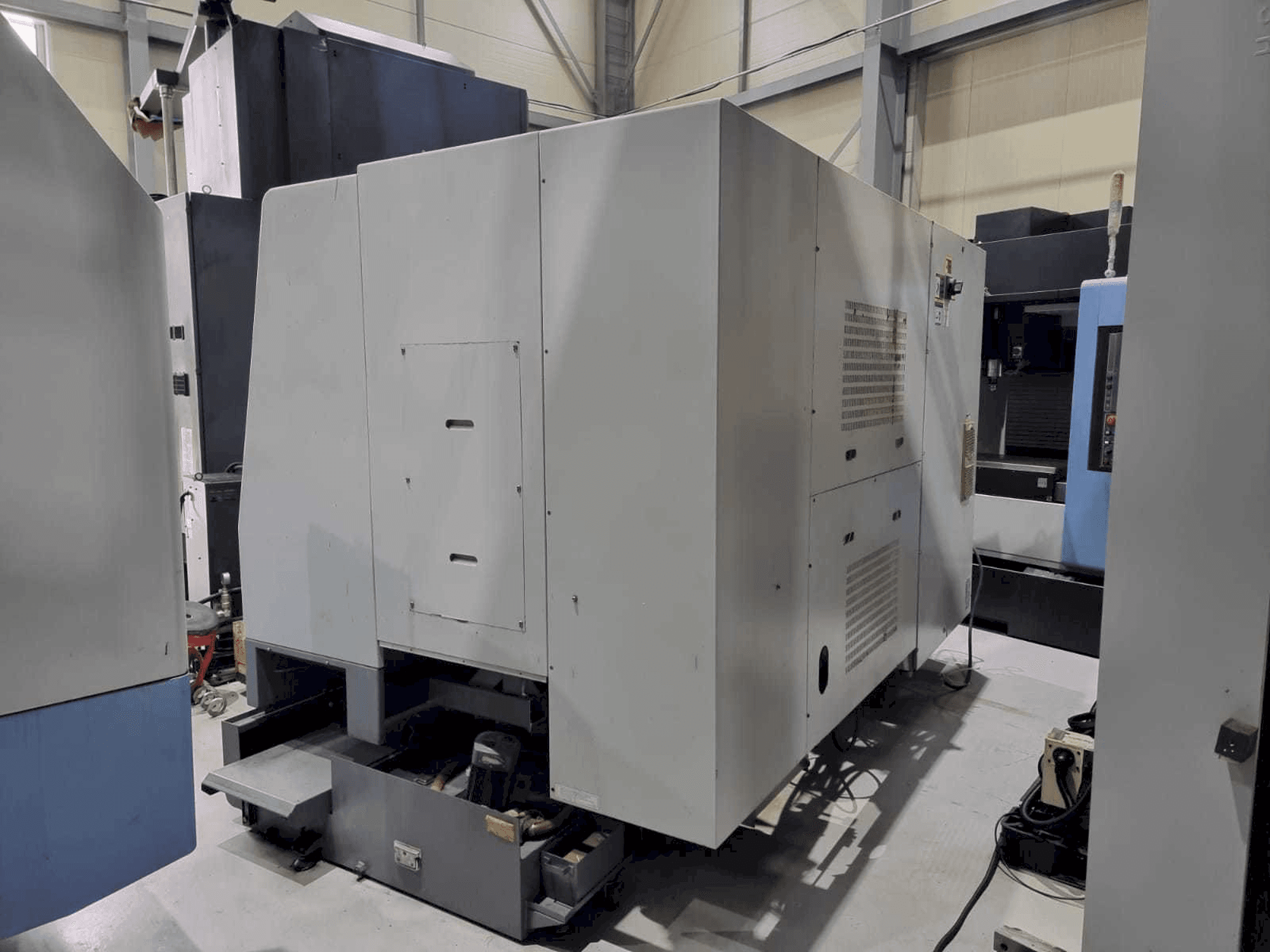 Hyundai Kia SKT250Y-maskinen framifrån