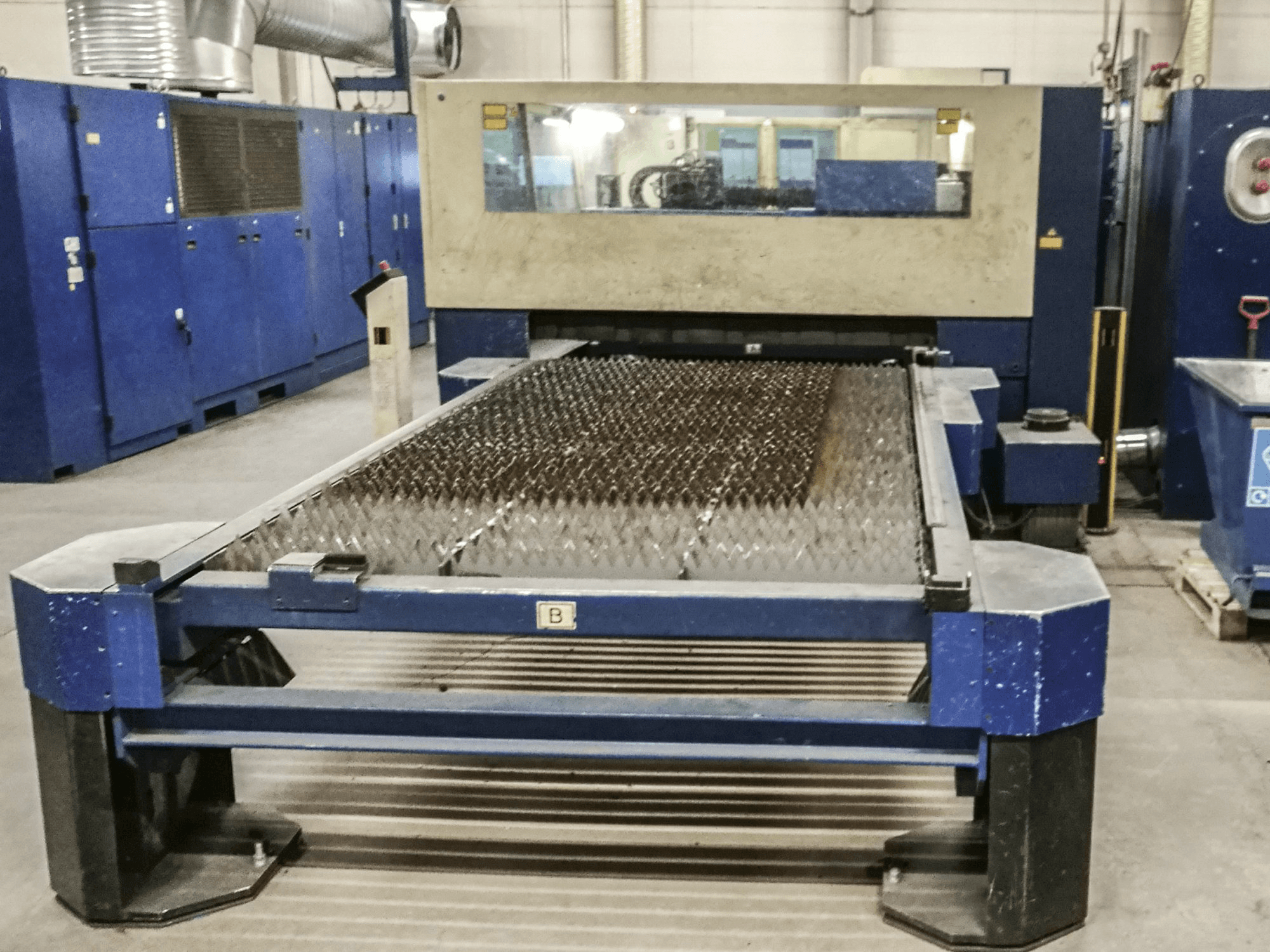 Trumpf-maskinen sedd från högerTrumatic L3050
