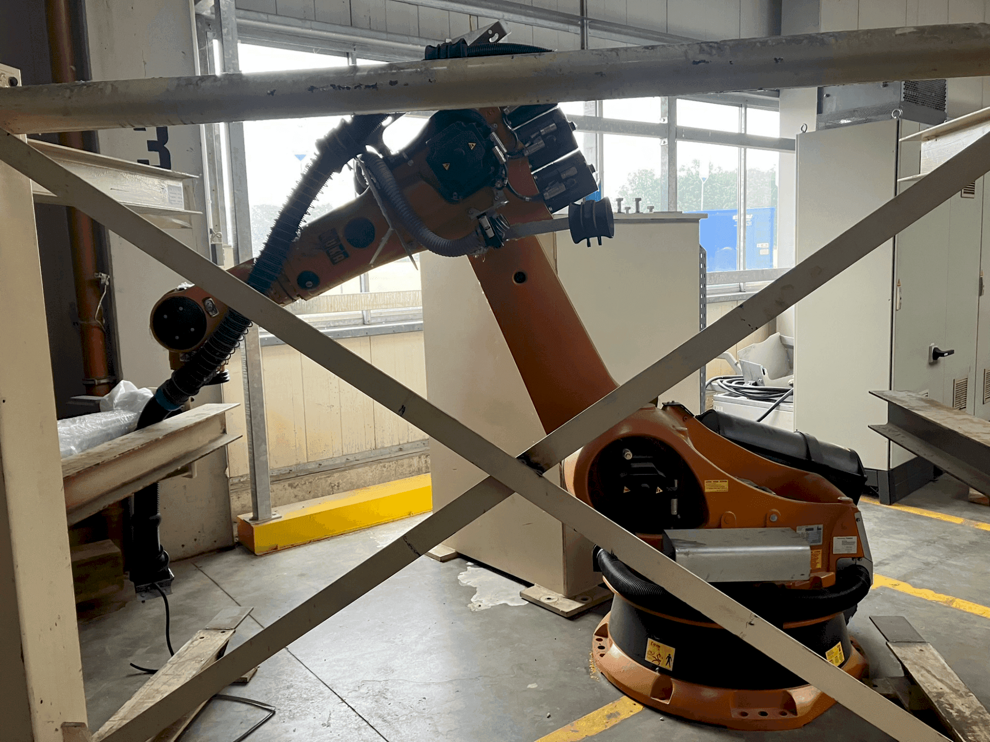 KUKA KR-240-2-maskinen framifrån