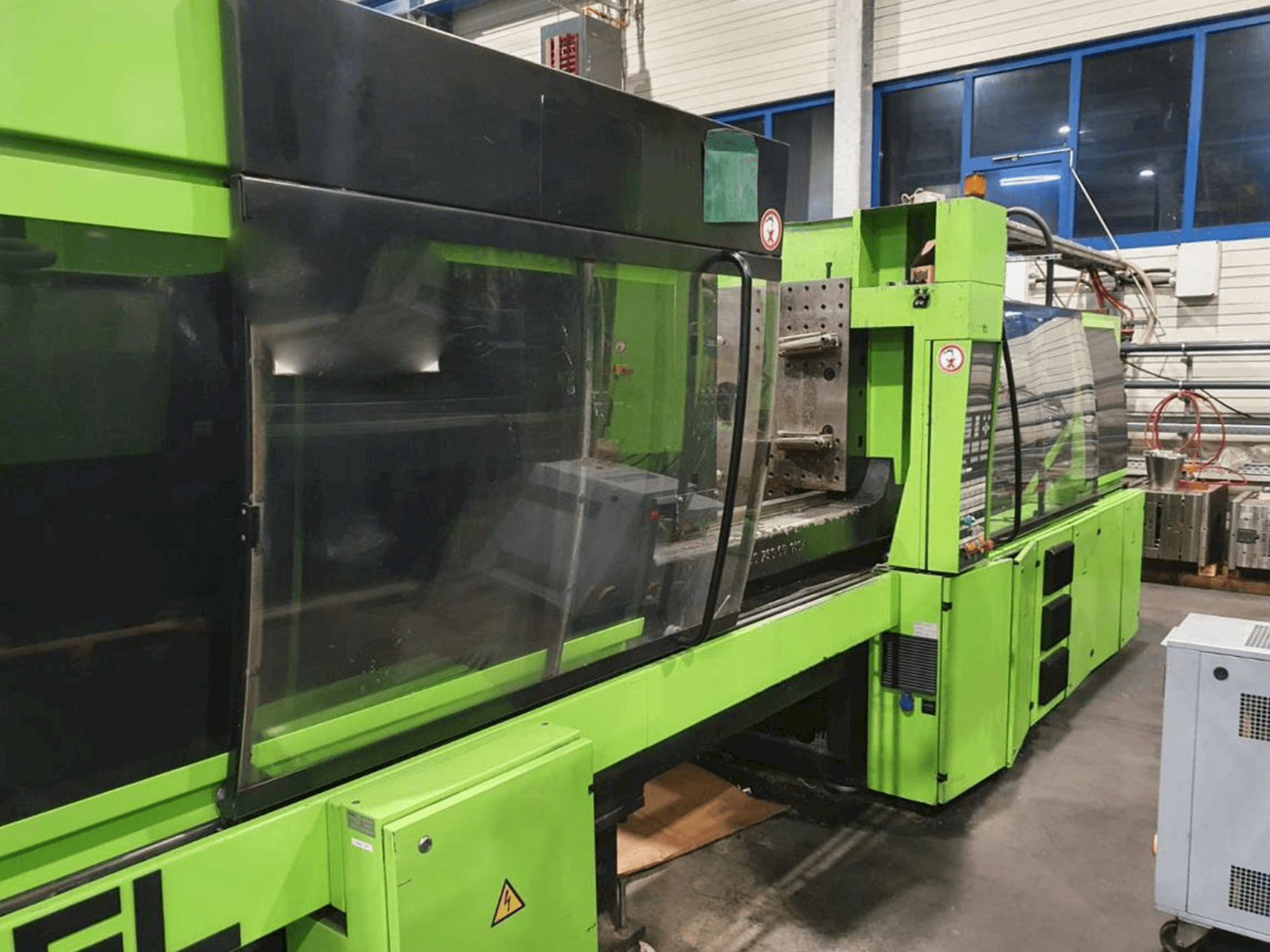 ENGEL Es 1350/250 Hl-maskinen framifrån