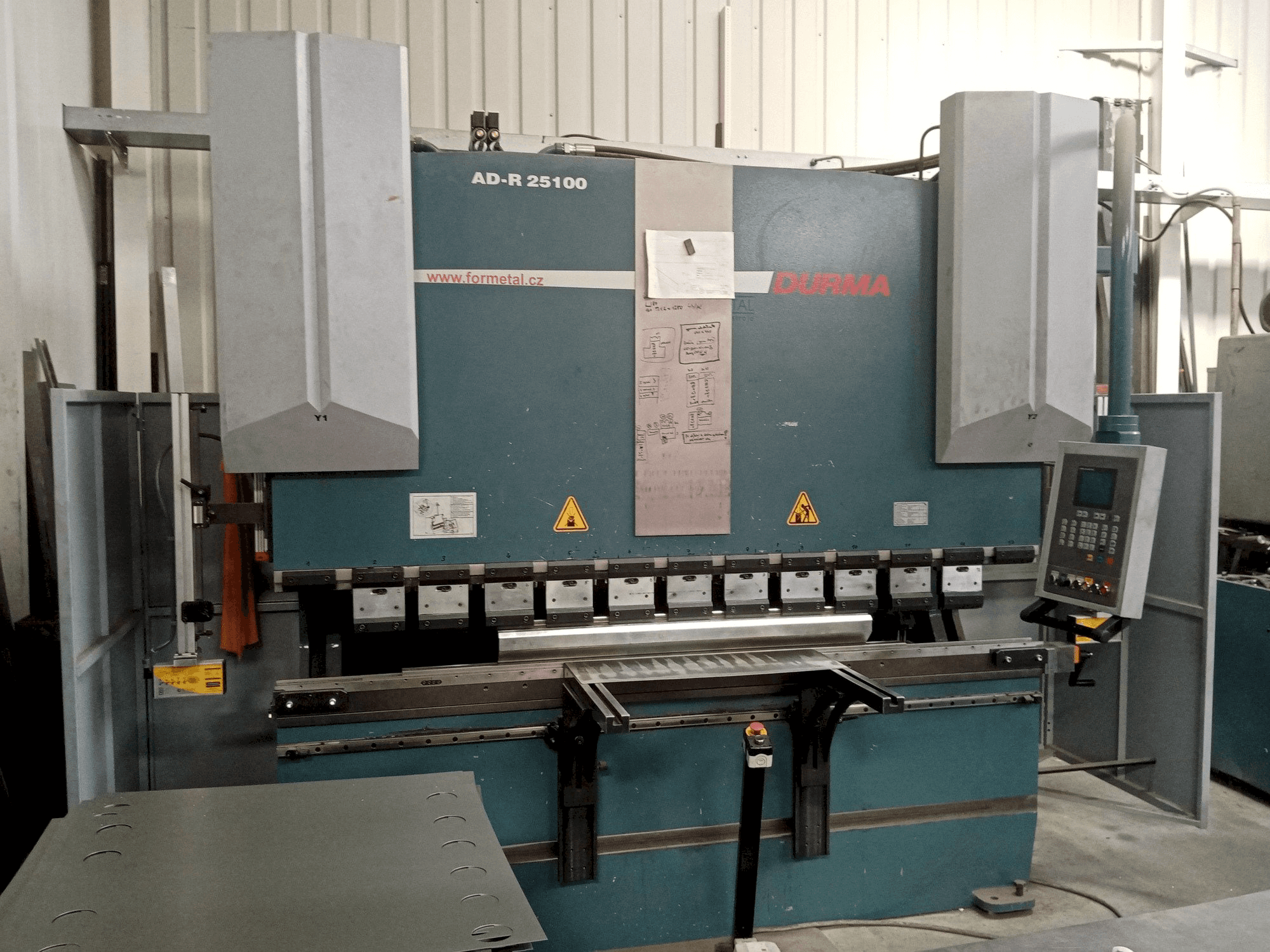 Durma AD-R 25100-maskinen framifrån