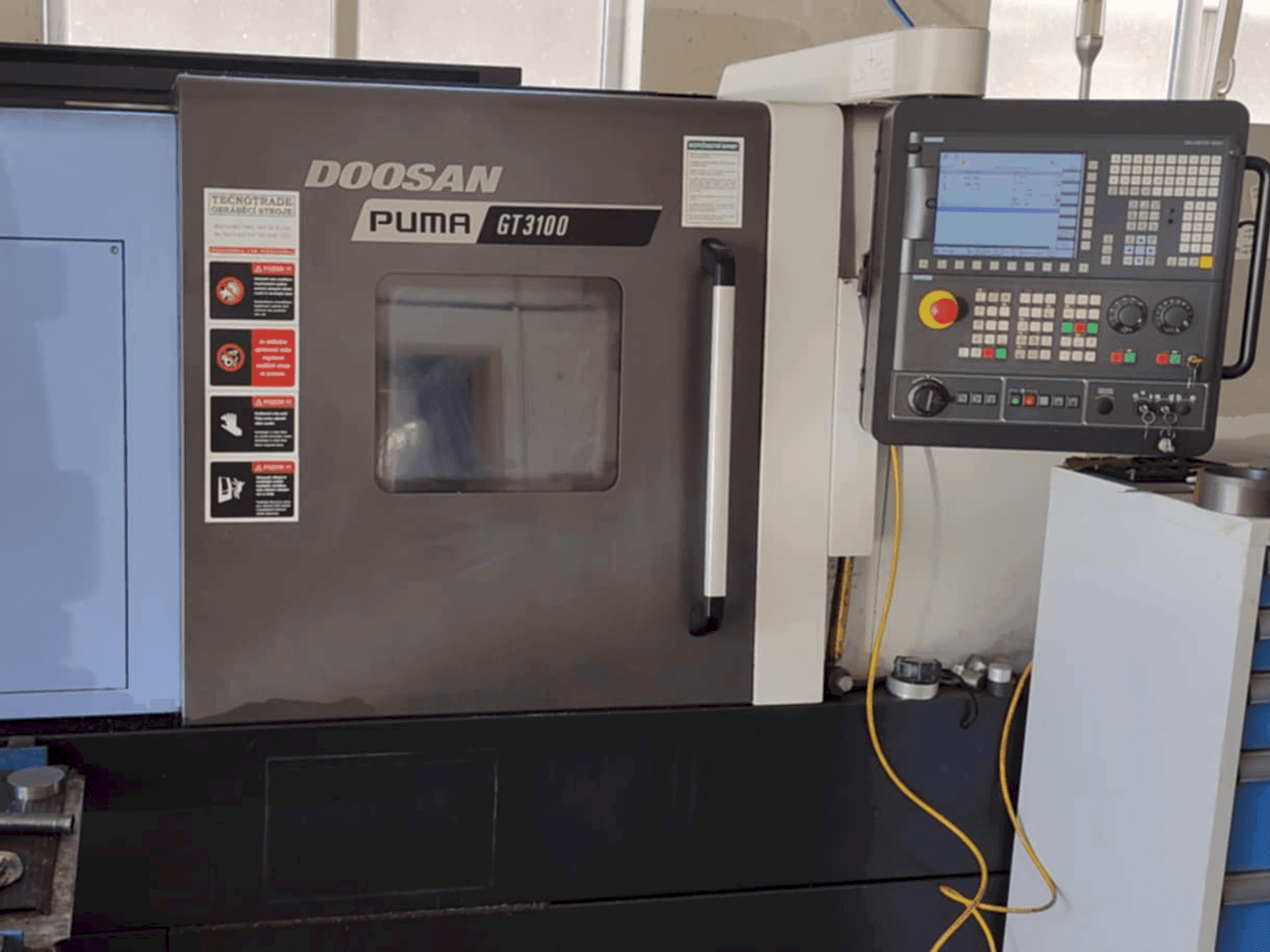 DOOSAN Puma GT3100-maskinen framifrån