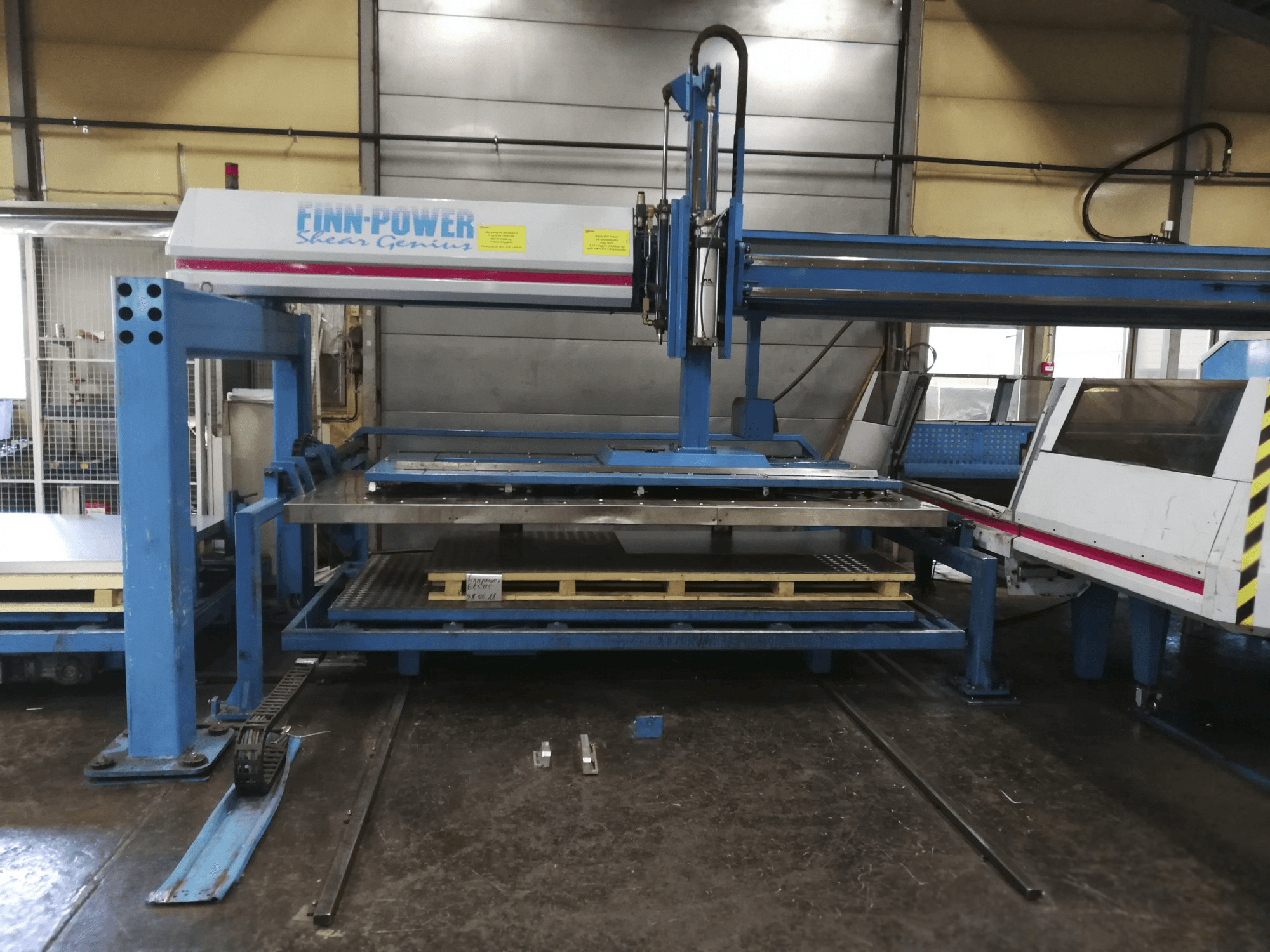 1 Finn-Power-maskinen framifrånTRS 6 SBU