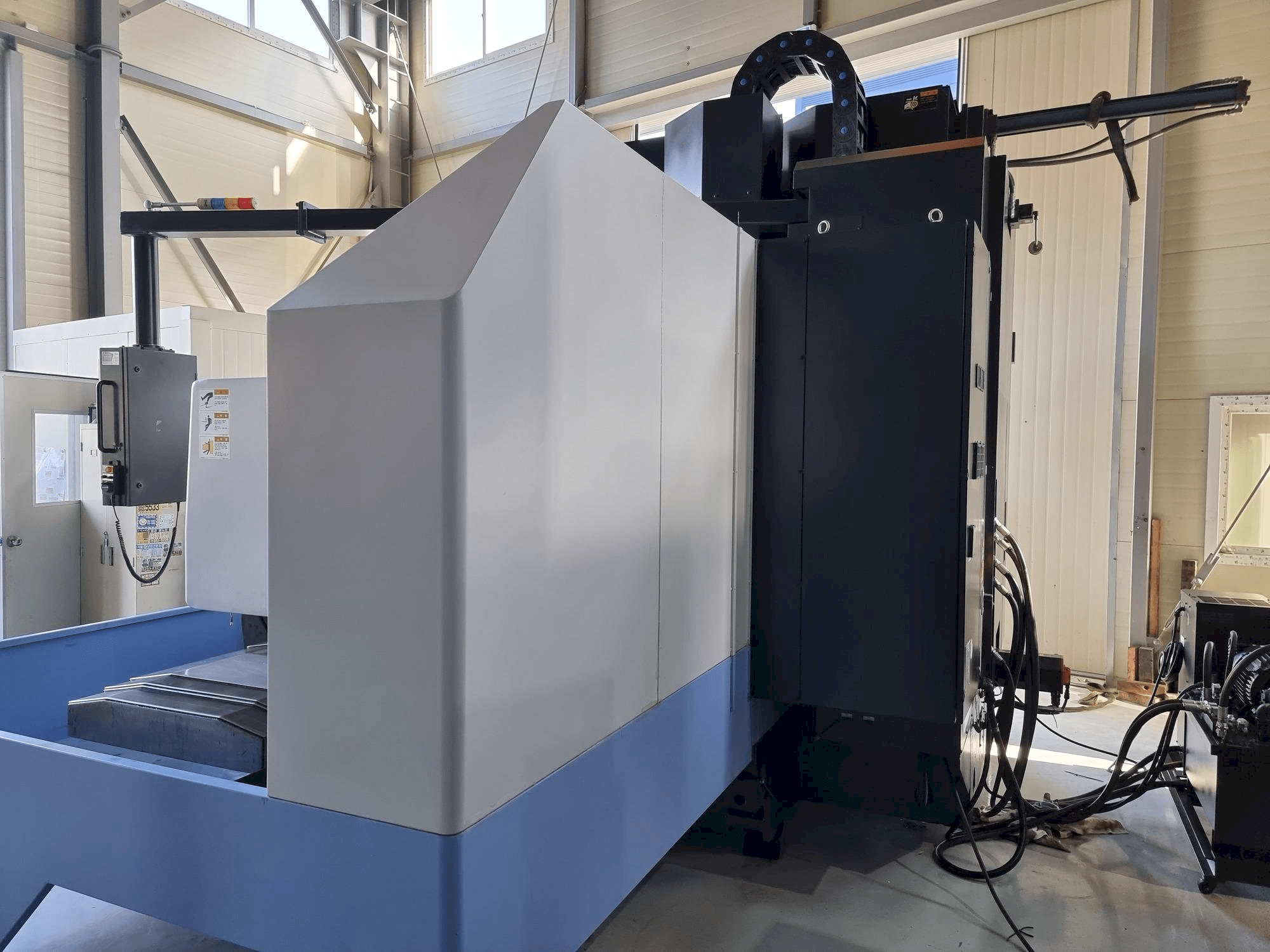 Doosan VM 960L-maskinen sedd från vänster