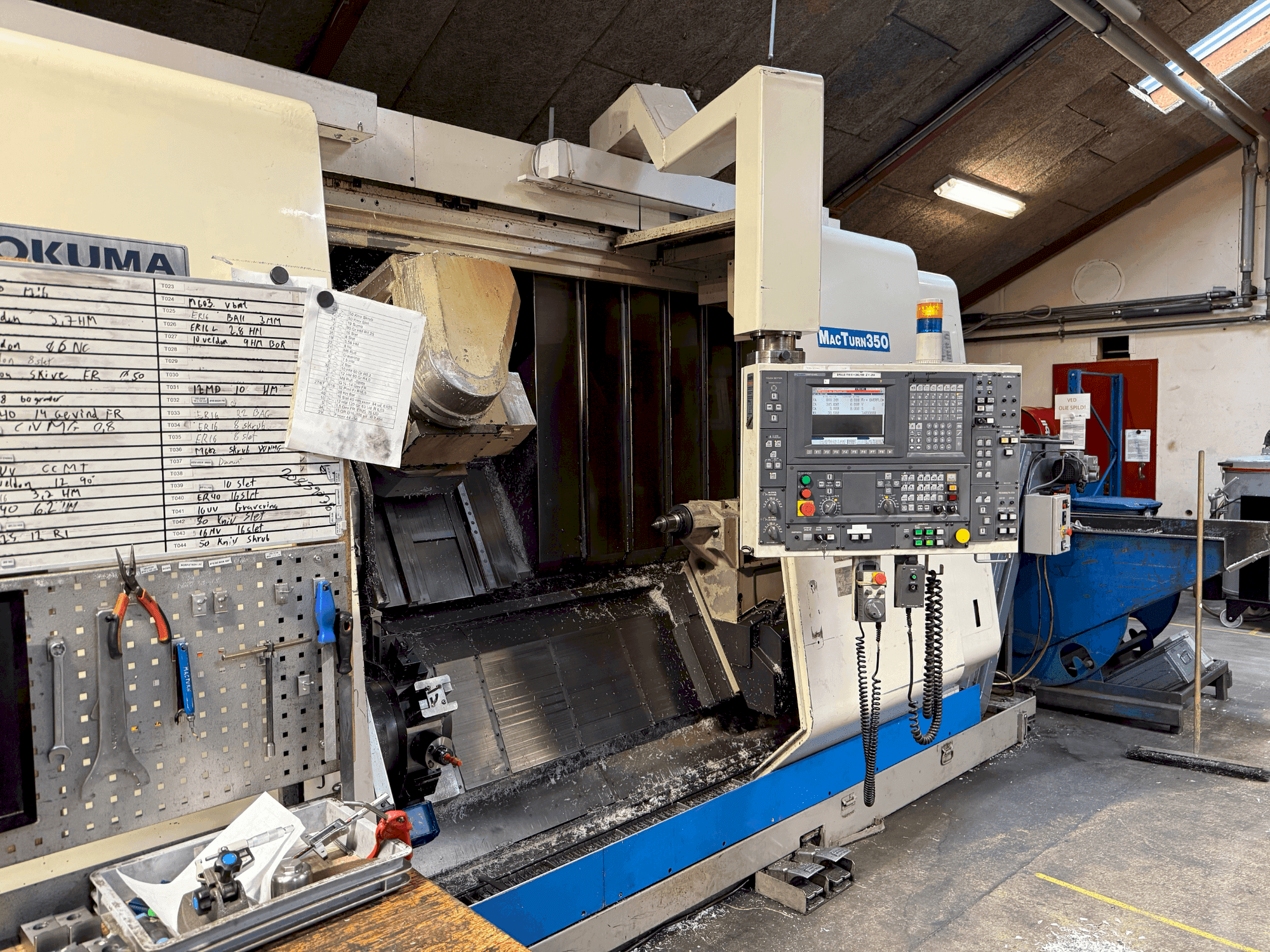 Okuma MacTurn 350-maskinen framifrån