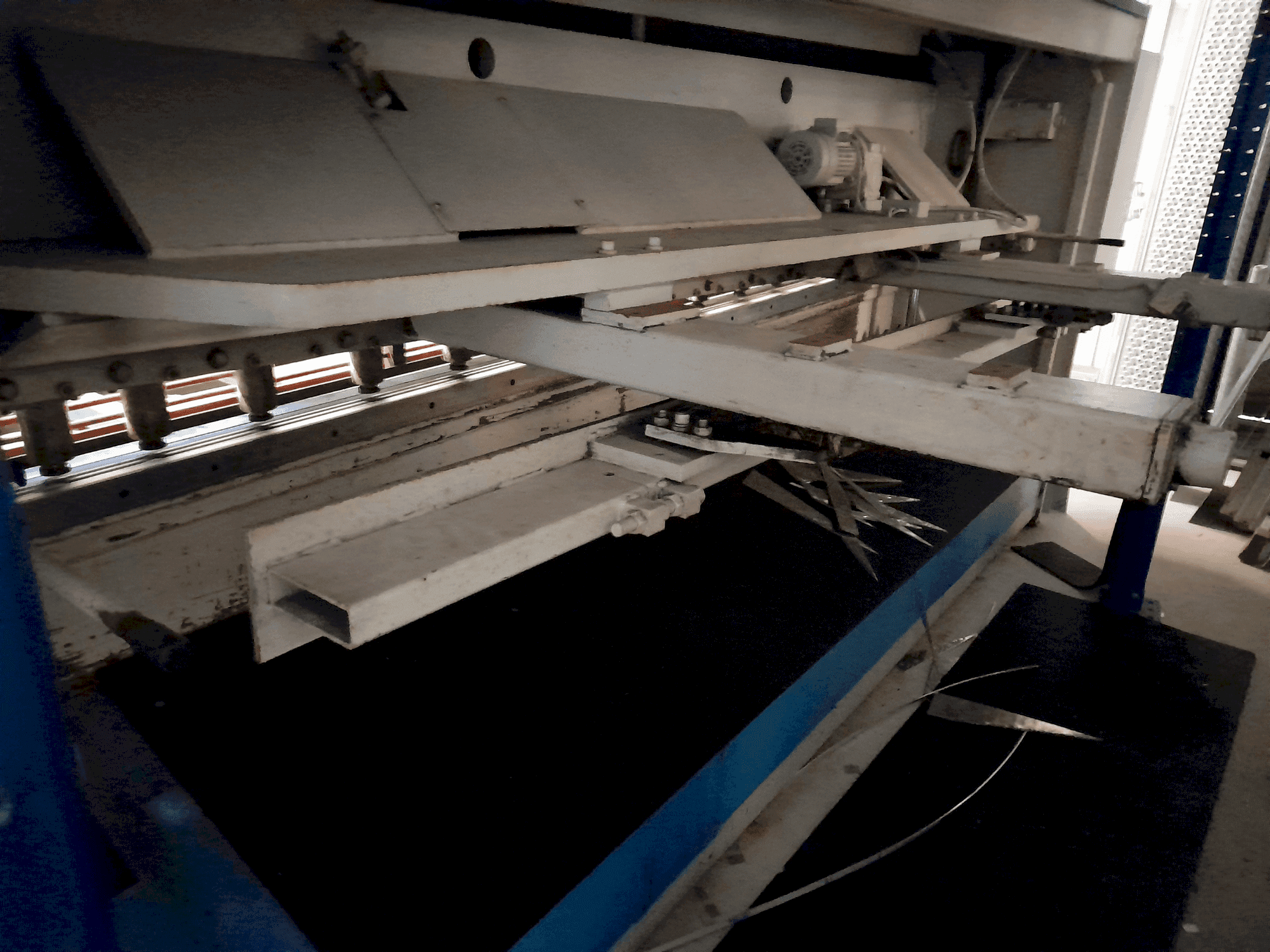 LVD HST 25/6-maskinen framifrån