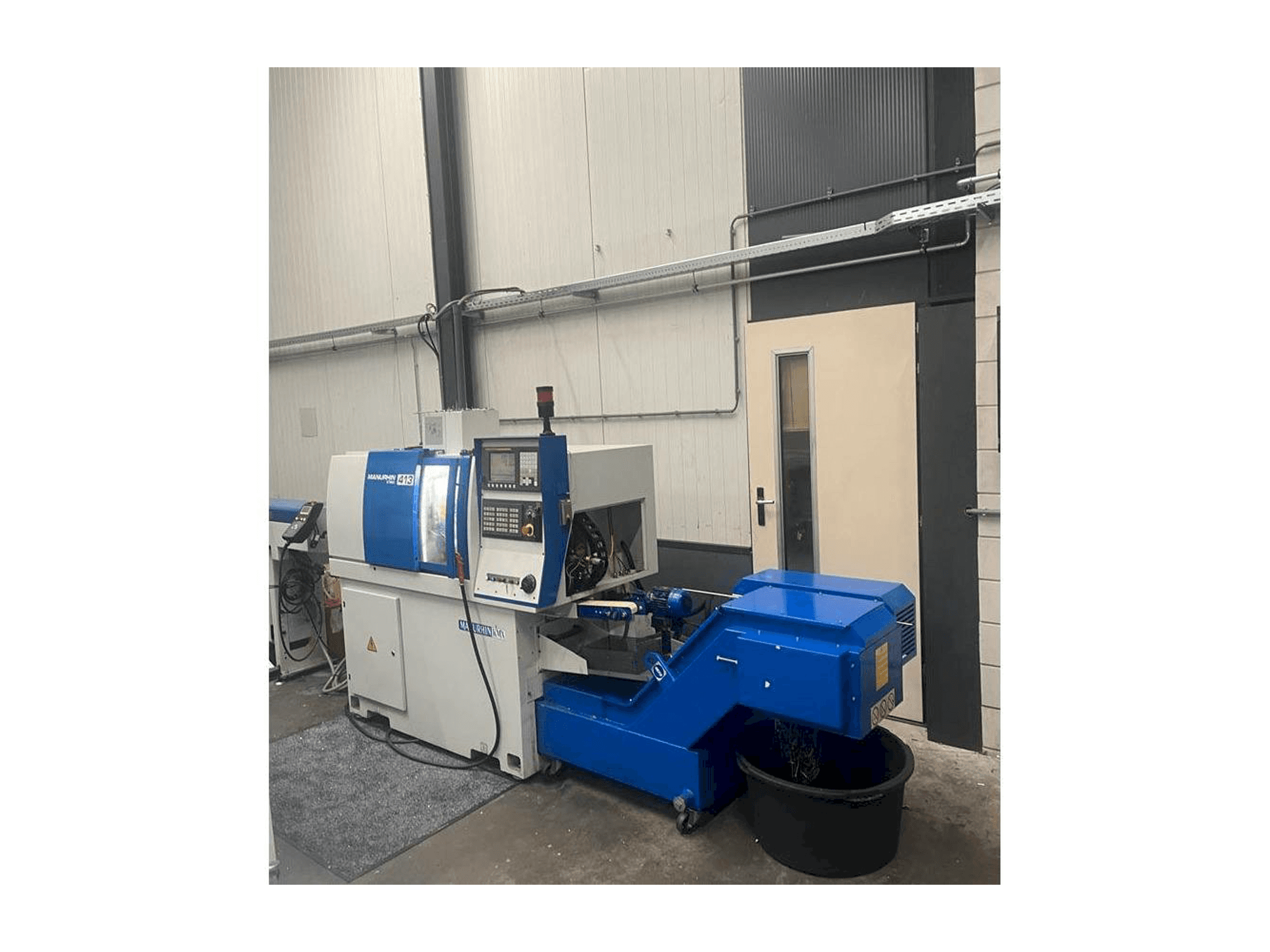 Manurhin K'MX 413-maskinen framifrån