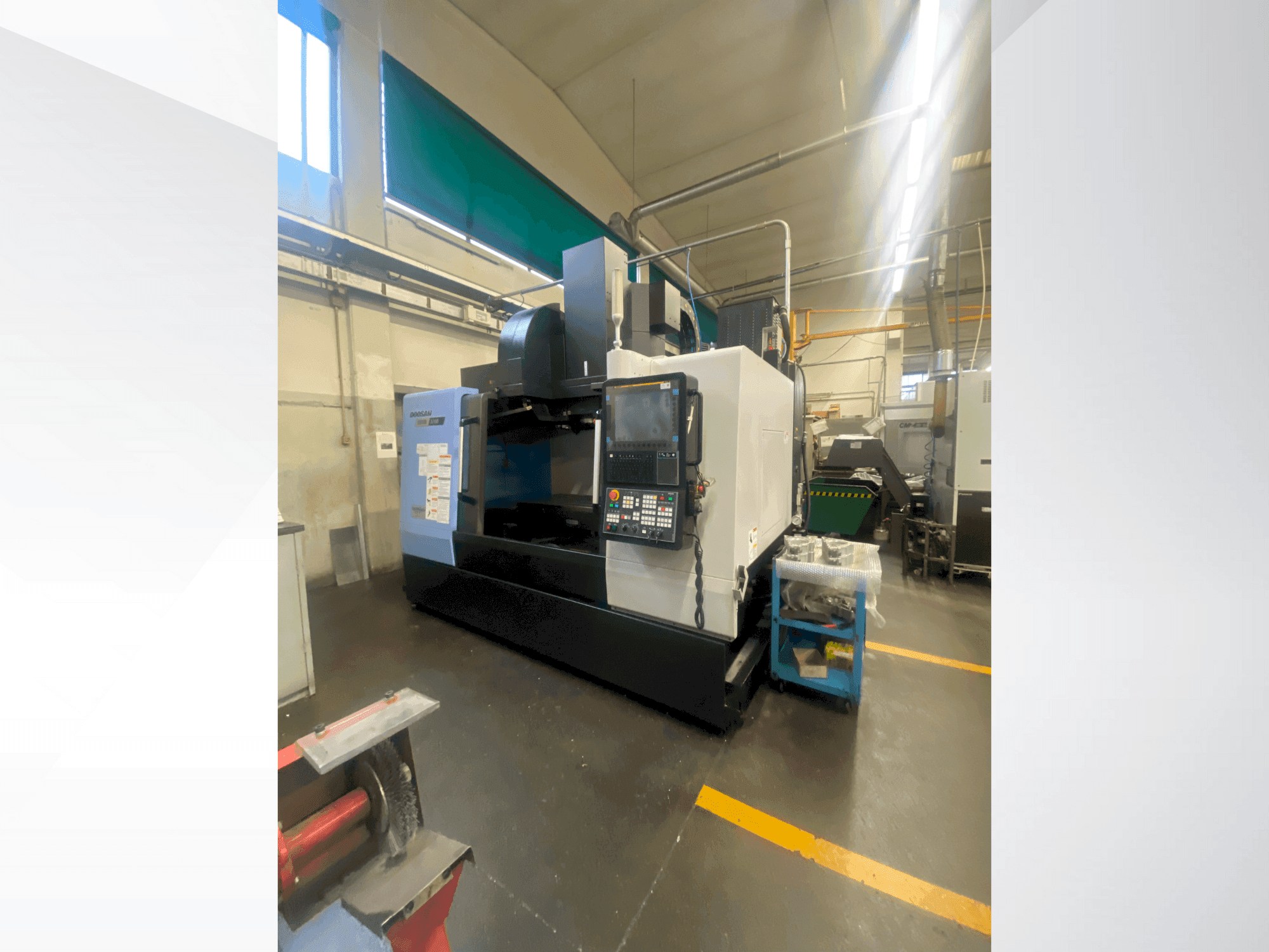DOOSAN DNM 5700-maskinen framifrån