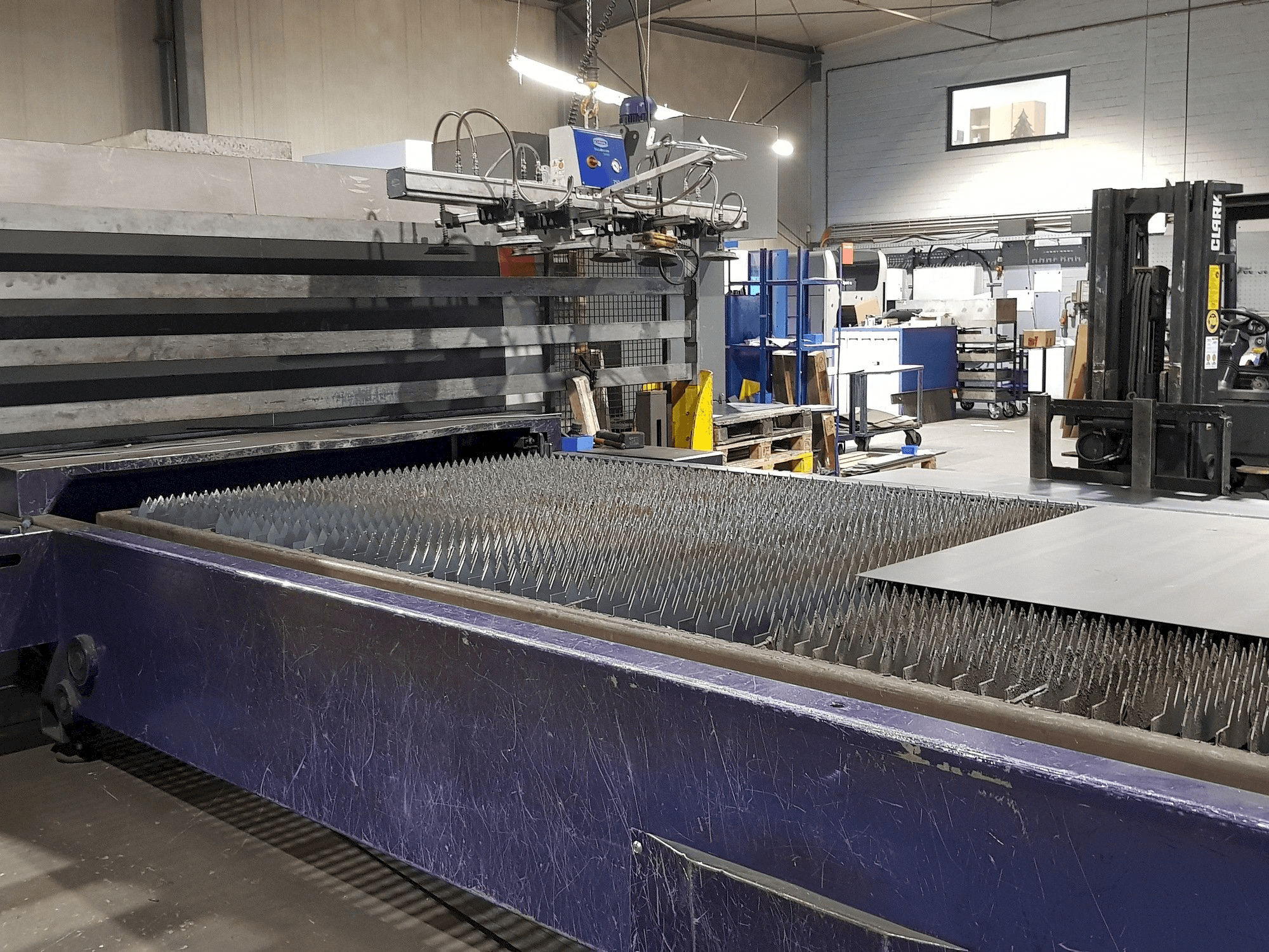 Bystronic Fiber 4000x2000-maskinen framifrån