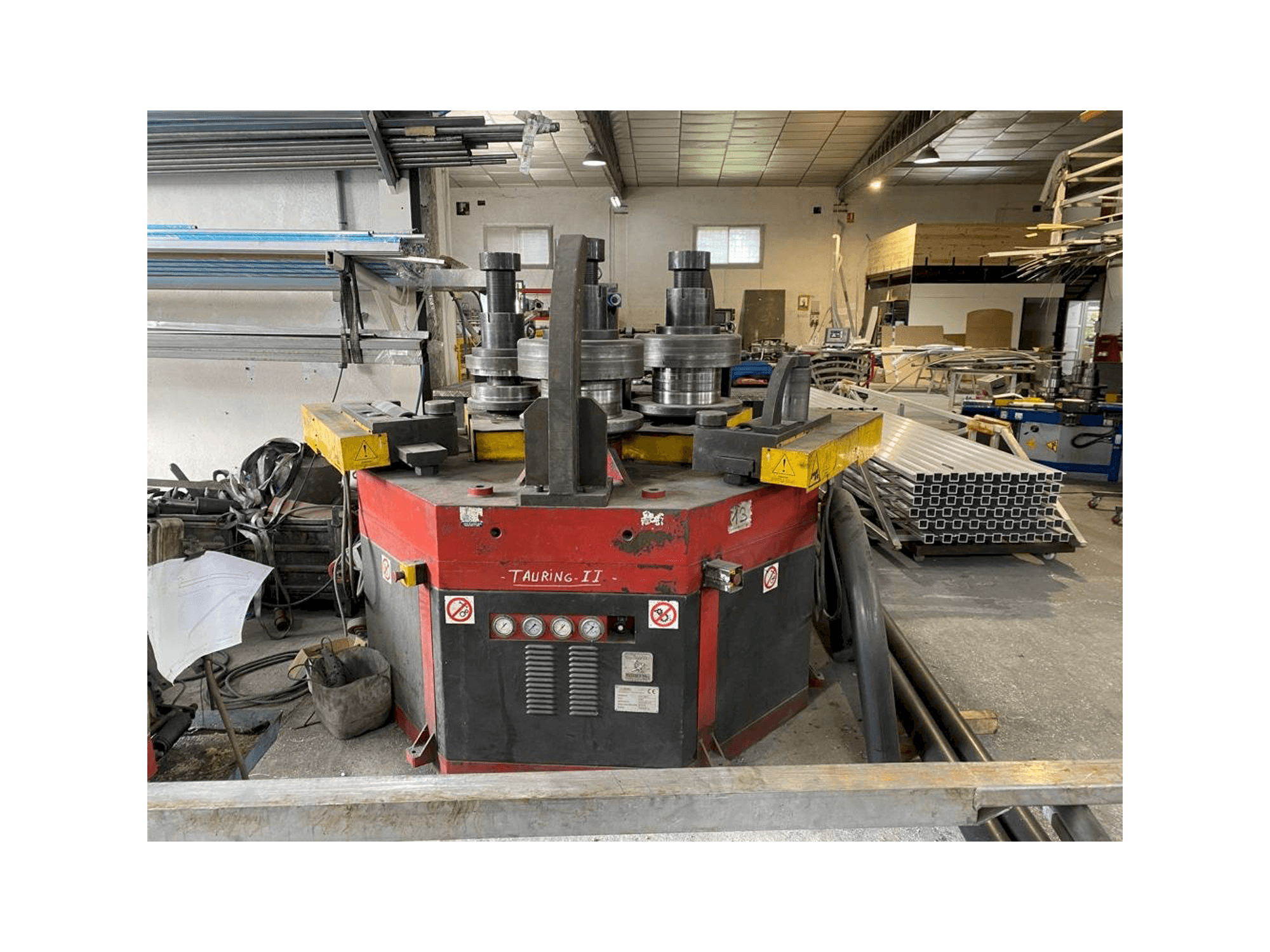 Tauring Alfa 200-maskinen framifrån