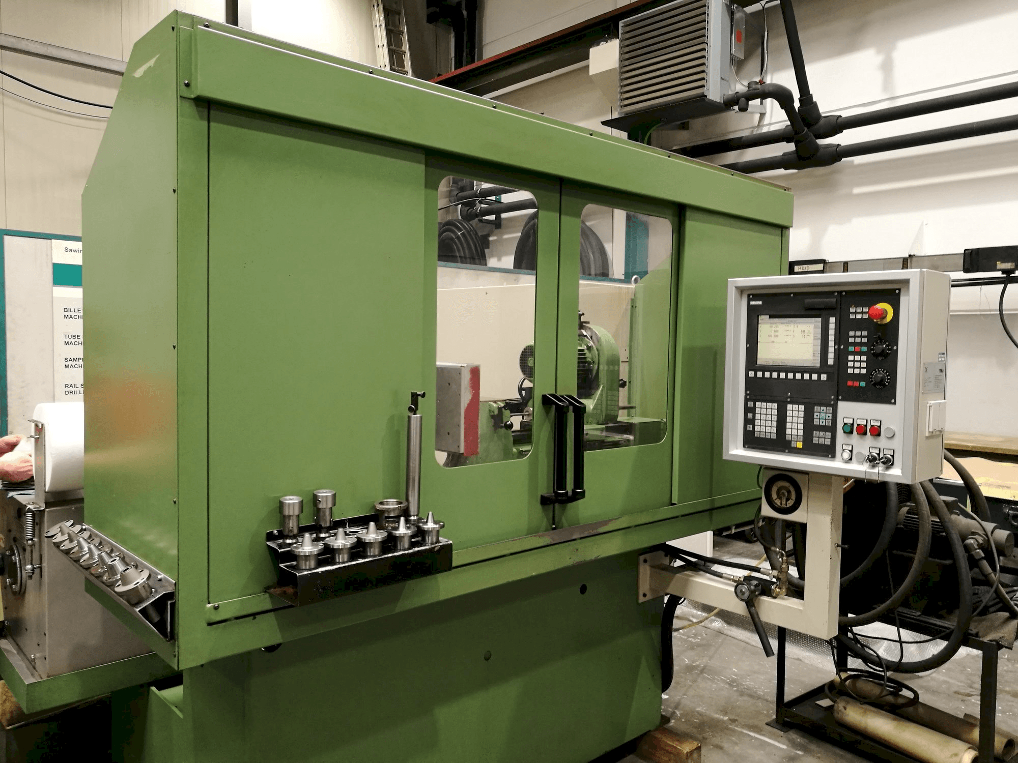 TTB M10 400 NC-maskinen framifrån