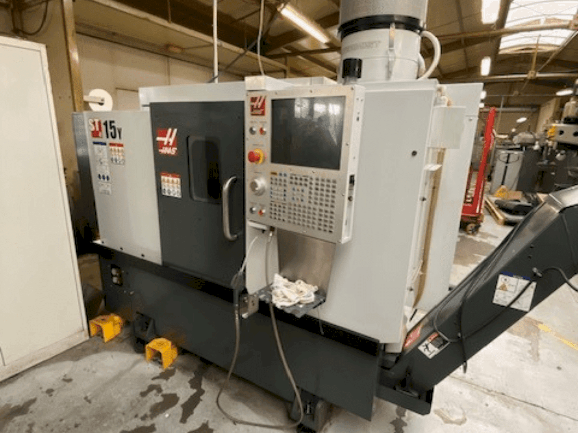 HAAS ST-15Y-maskinen framifrån