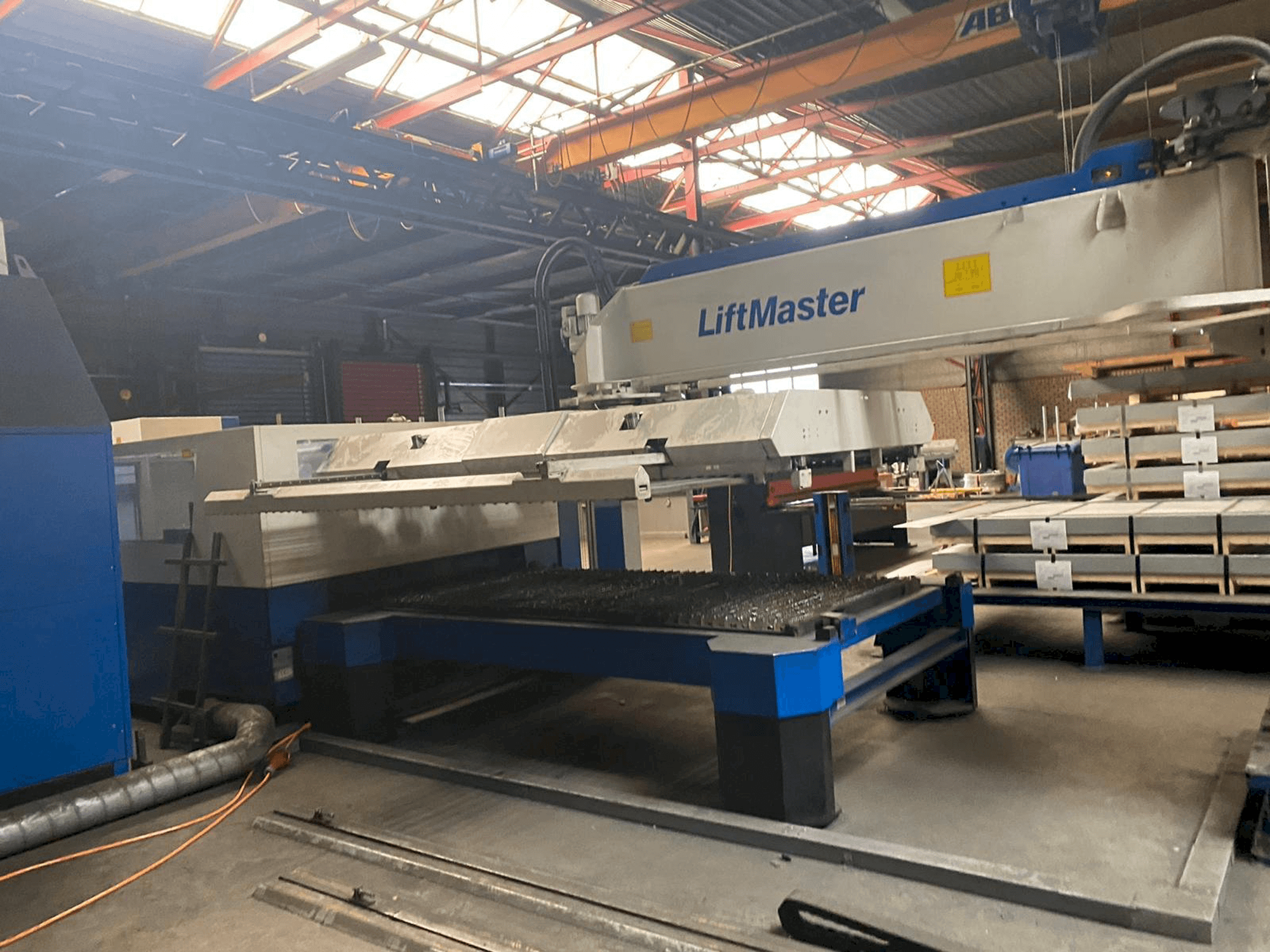 Trumpf Trumatic L3050-maskinen framifrån