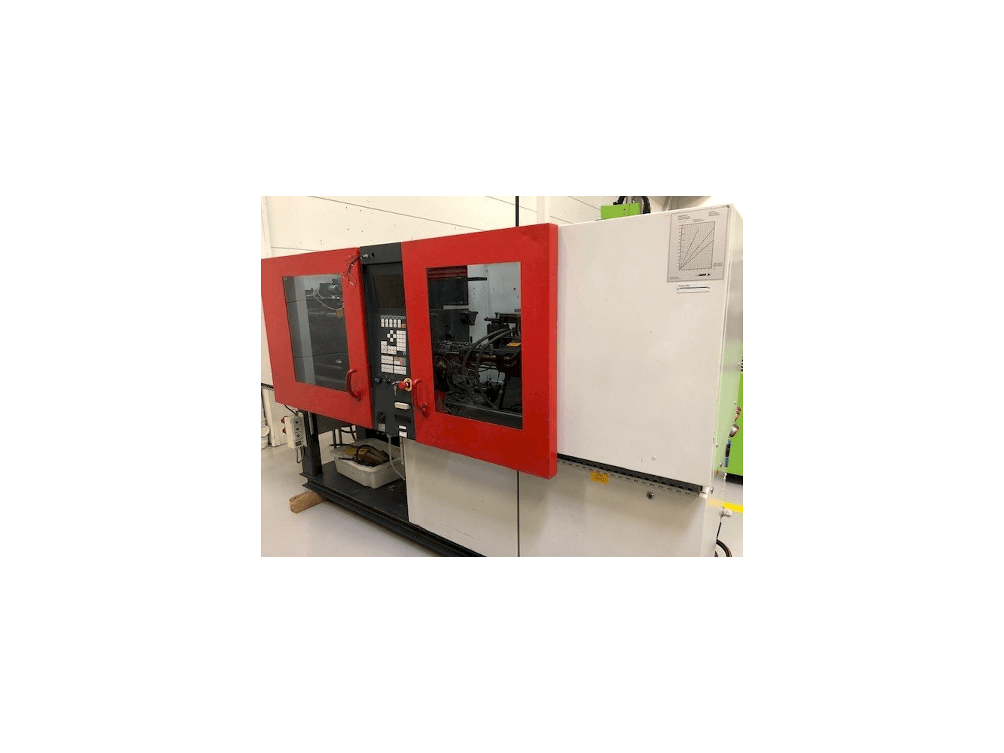 FERROMATIK MILACRON K40 D-E-maskinen sedd från vänster sida