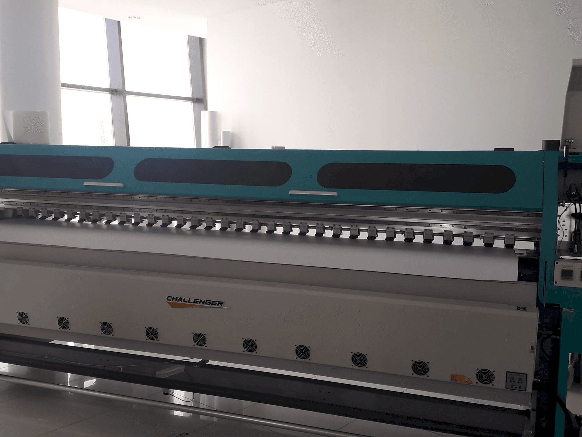 Challenger FY-3200AT Plus-H4-maskinen framifrån