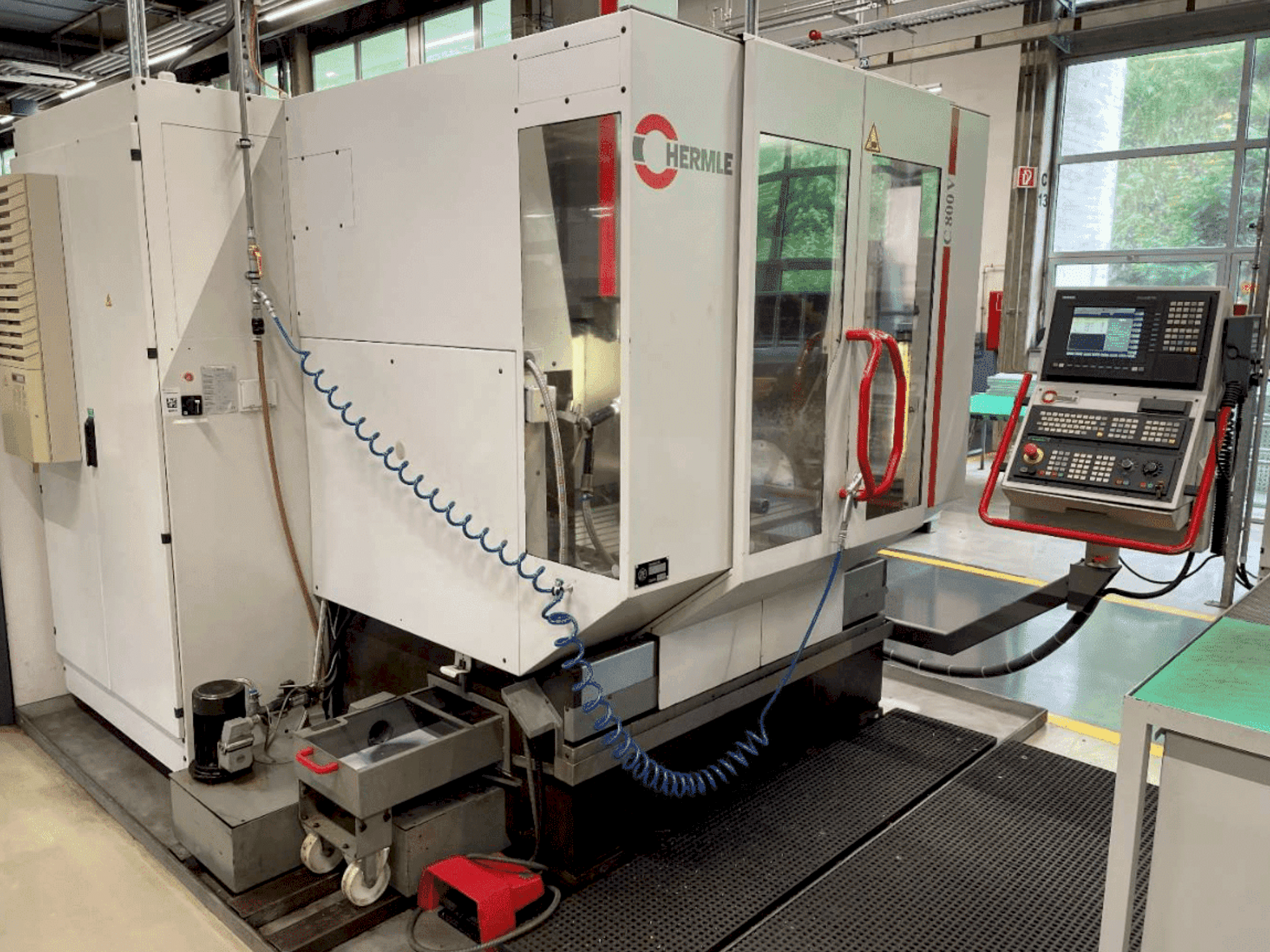 HERMLE C800V-maskinen framifrån