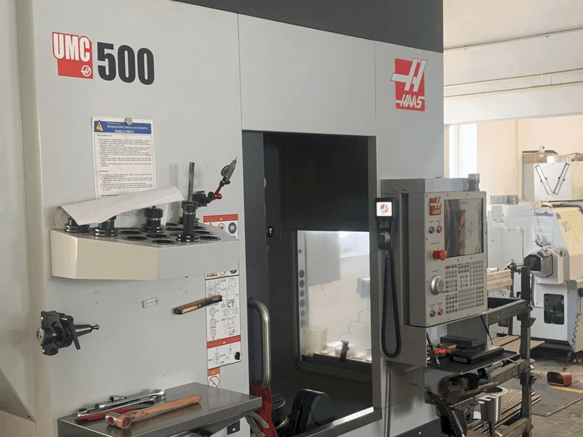HAAS UMC 500-maskinen framifrån