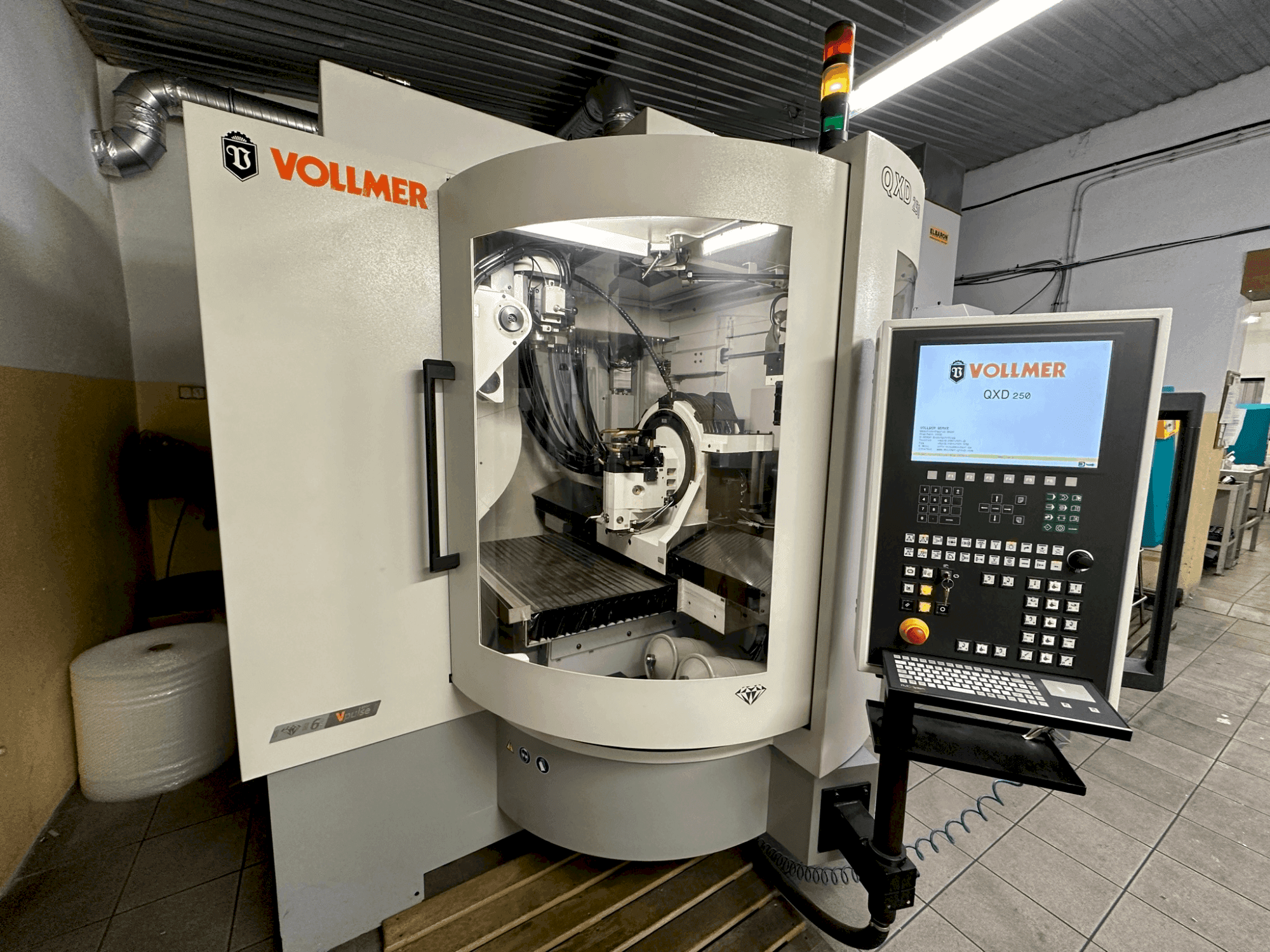 VOLLMER QXD 250-maskinen framifrån