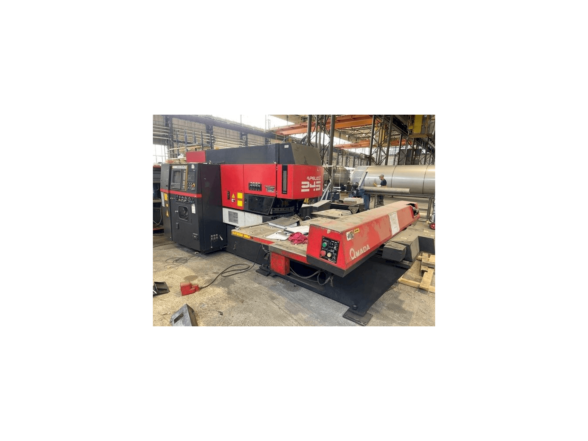 AMADA Apelio II 245-maskinen framifrån