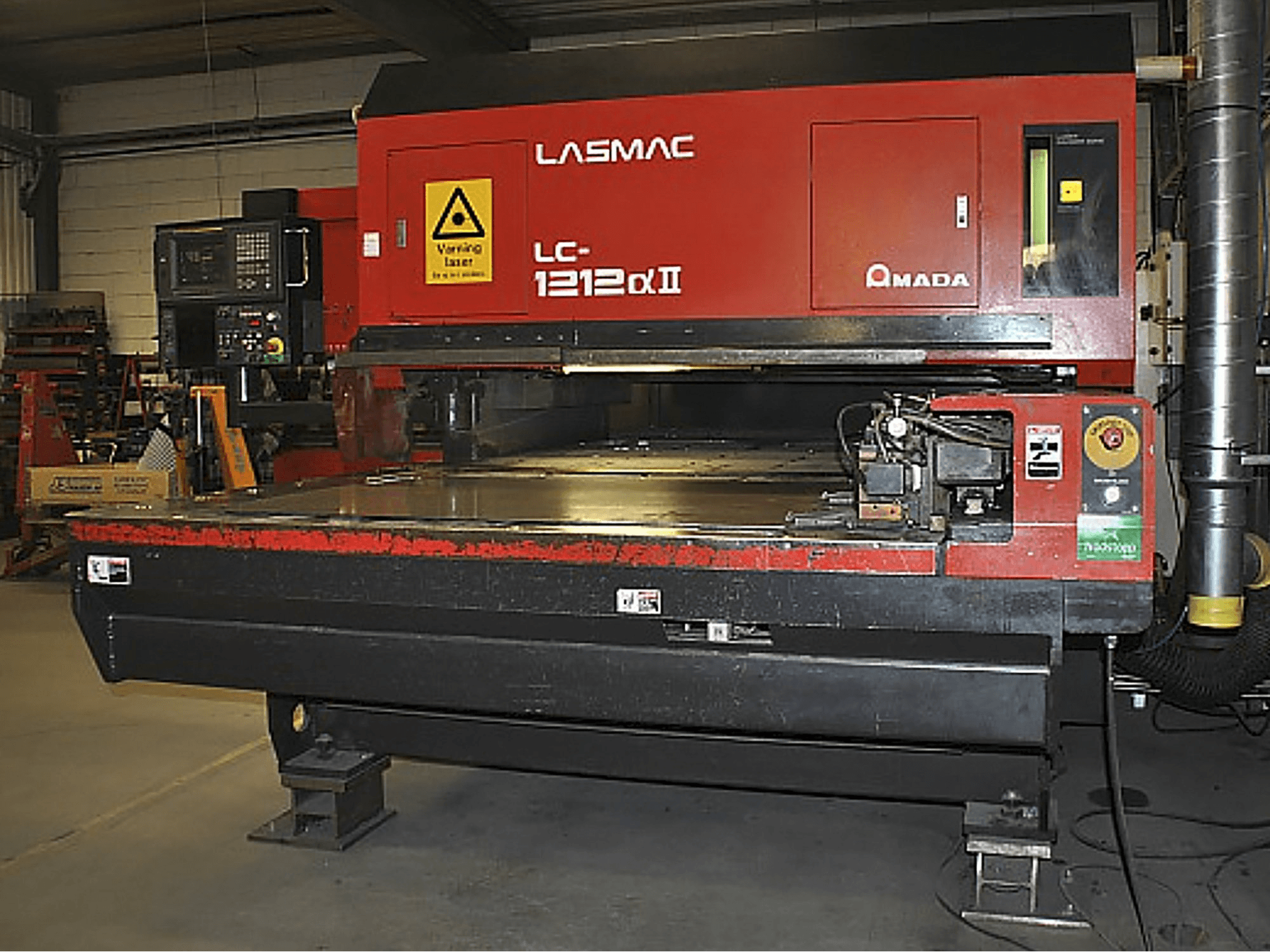 AMADA-maskinen framifrånLC-1212 Alpha II