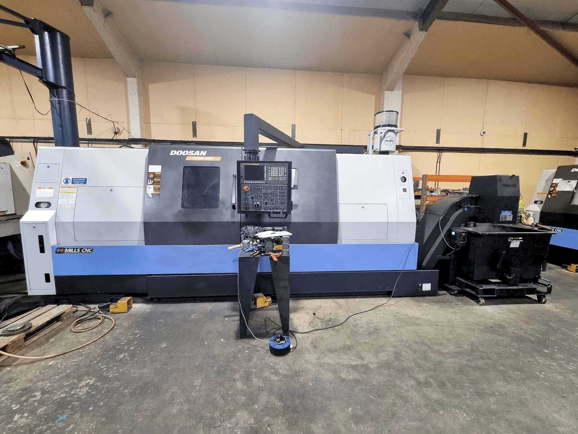 DOOSAN Puma 400LB-maskinen framifrån