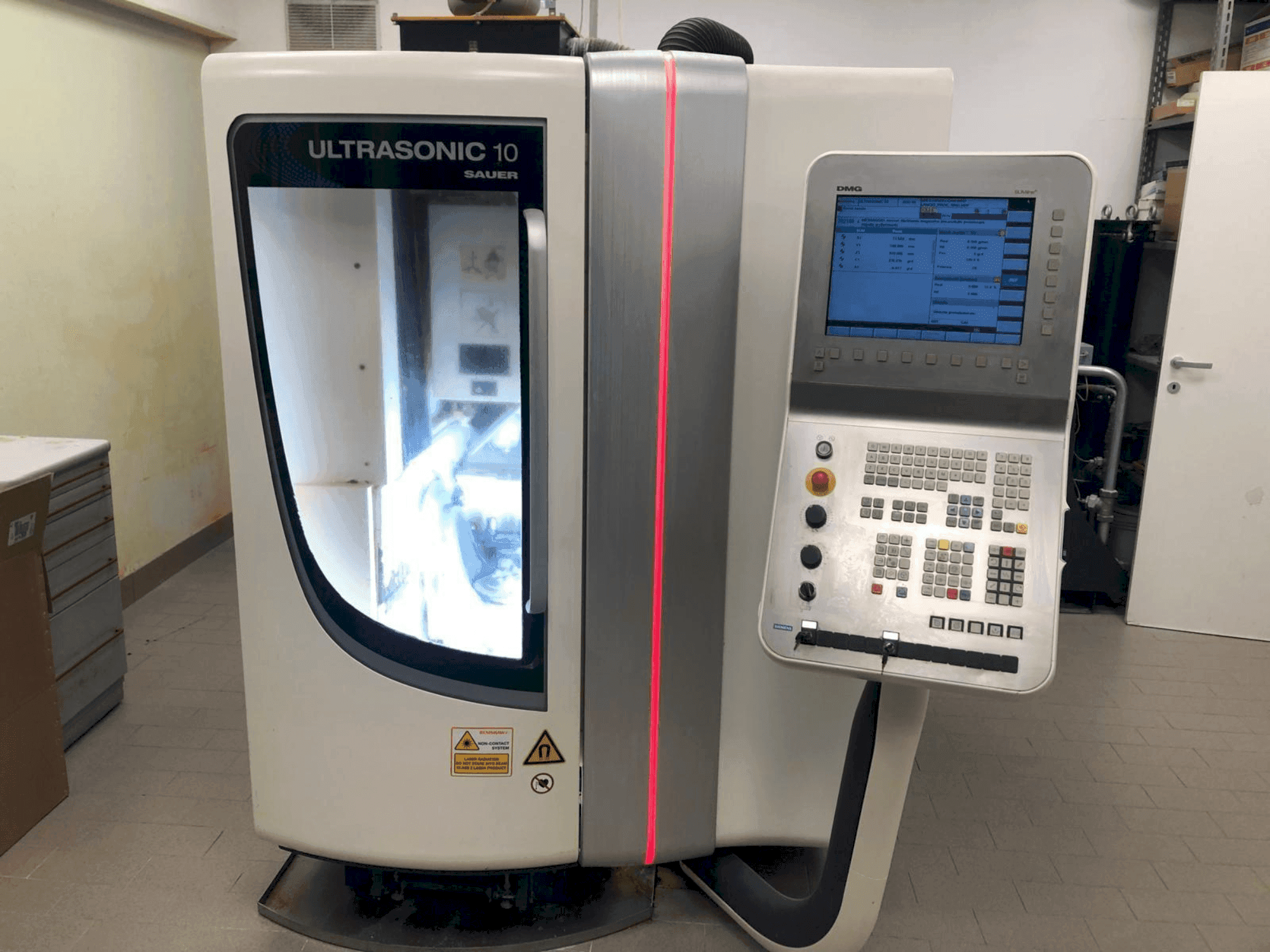 DMG SAUER ULTRASONIC 10 Sauer-maskinen framifrån